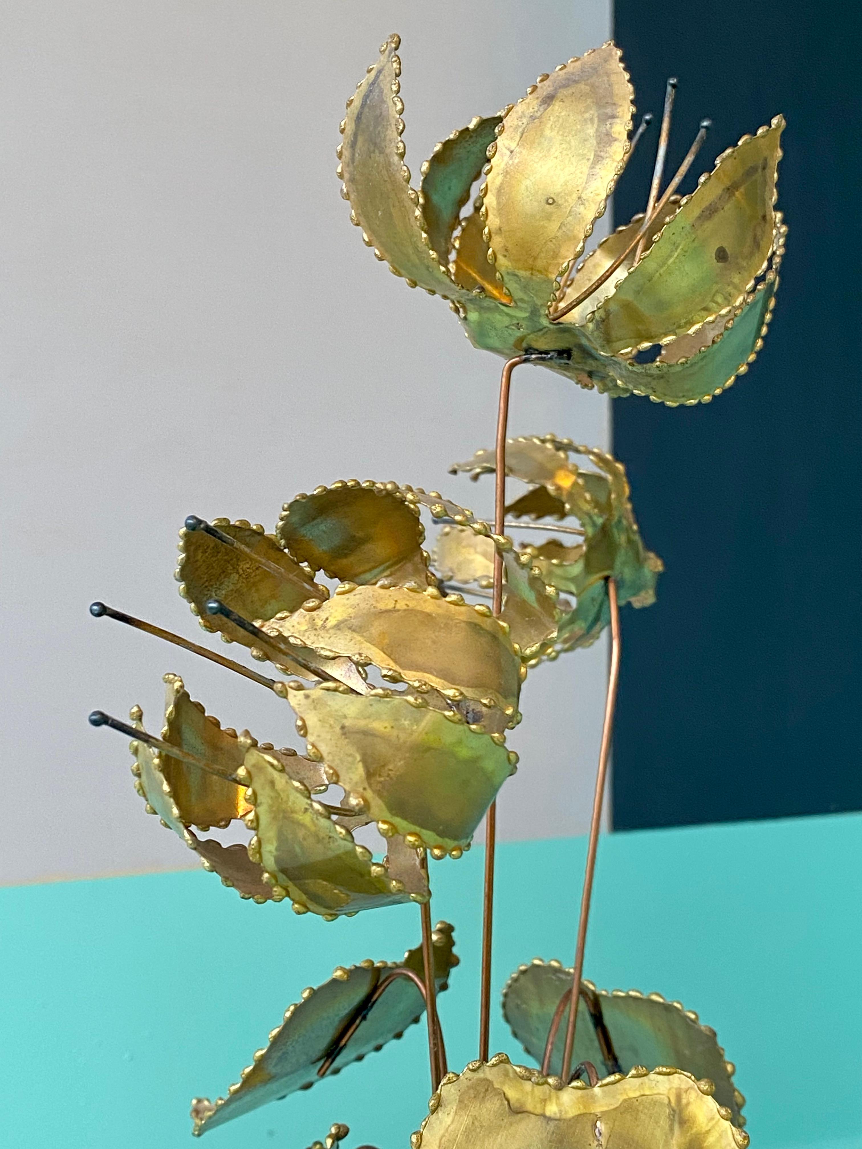 Brutalist Brass Bonsai Ikebana Lily Flower Sculpture by Gerd Scharrelmann 1970s Latón en venta