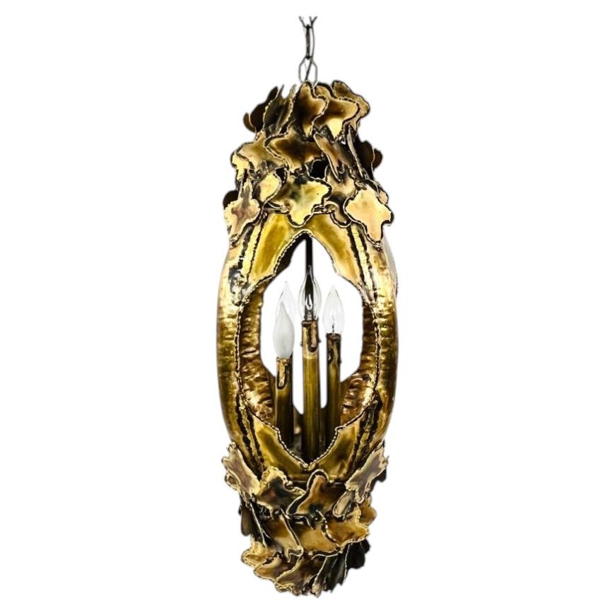 Lampadario brutalista in ottone tagliato a fiamma di Tom Greene per Feldman in vendita