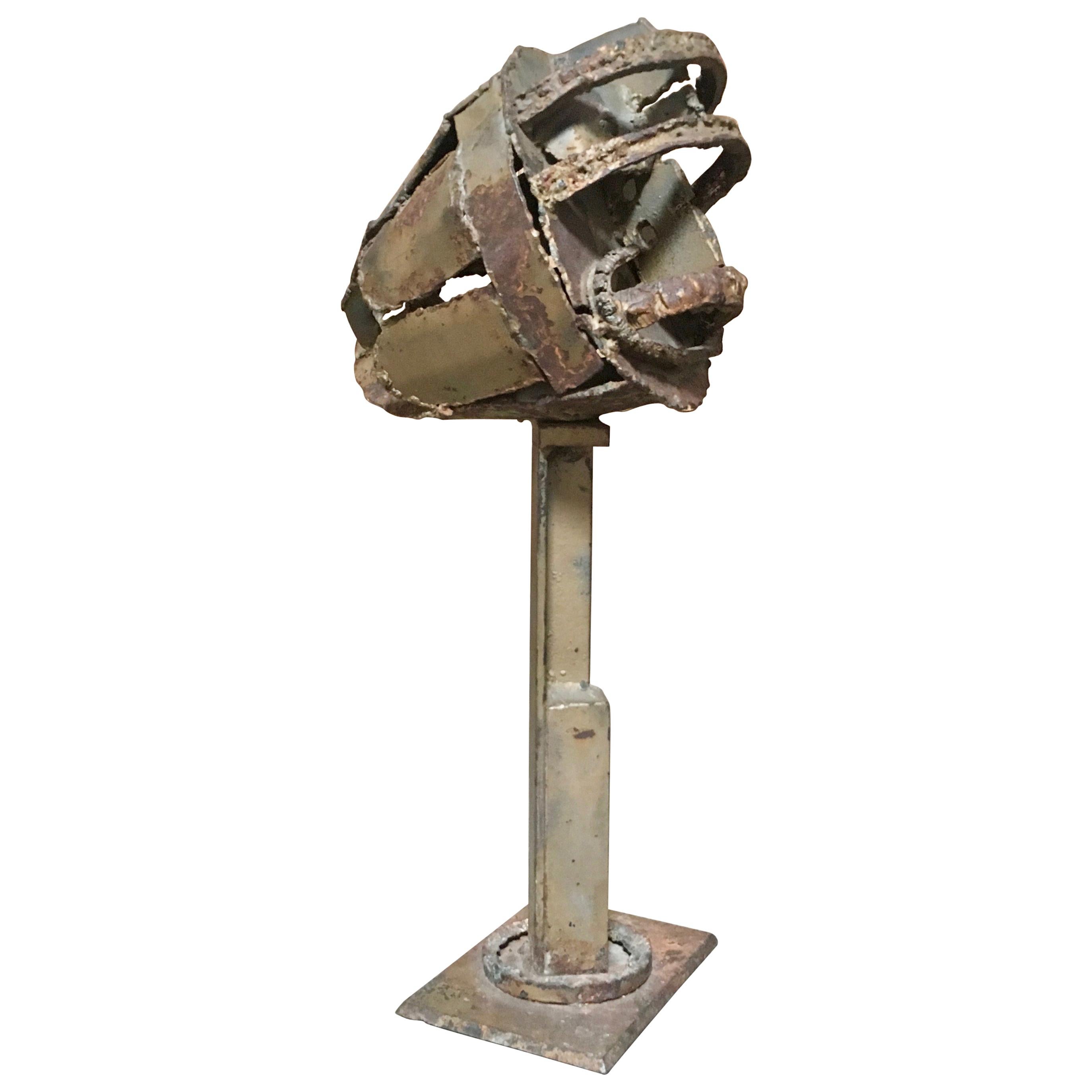 Brutalistische Skulptur mit Fackelschliff im Angebot
