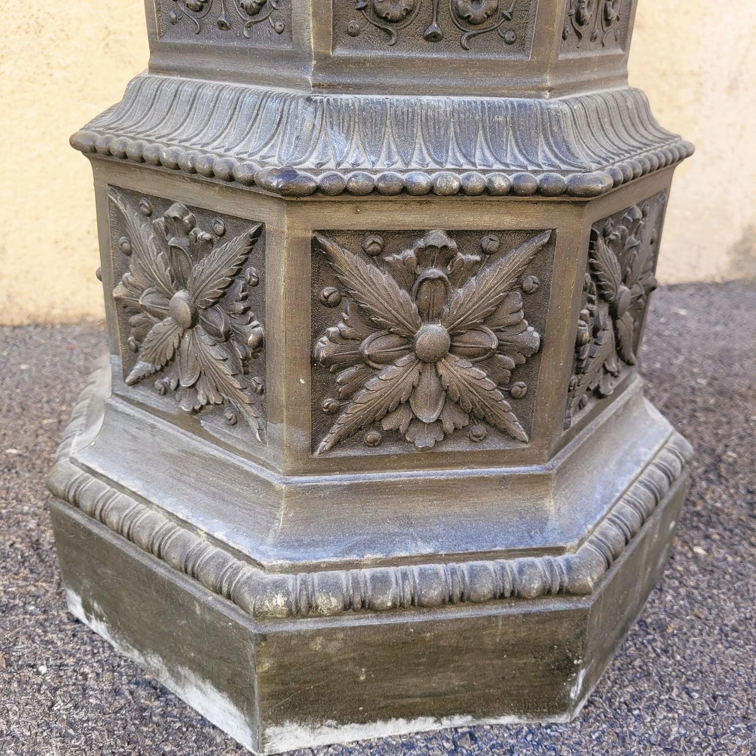 Torch Holder In Spelter On Its Column, Napoleon III, 19th Century In Good Condition For Sale In MARSEILLE, FR