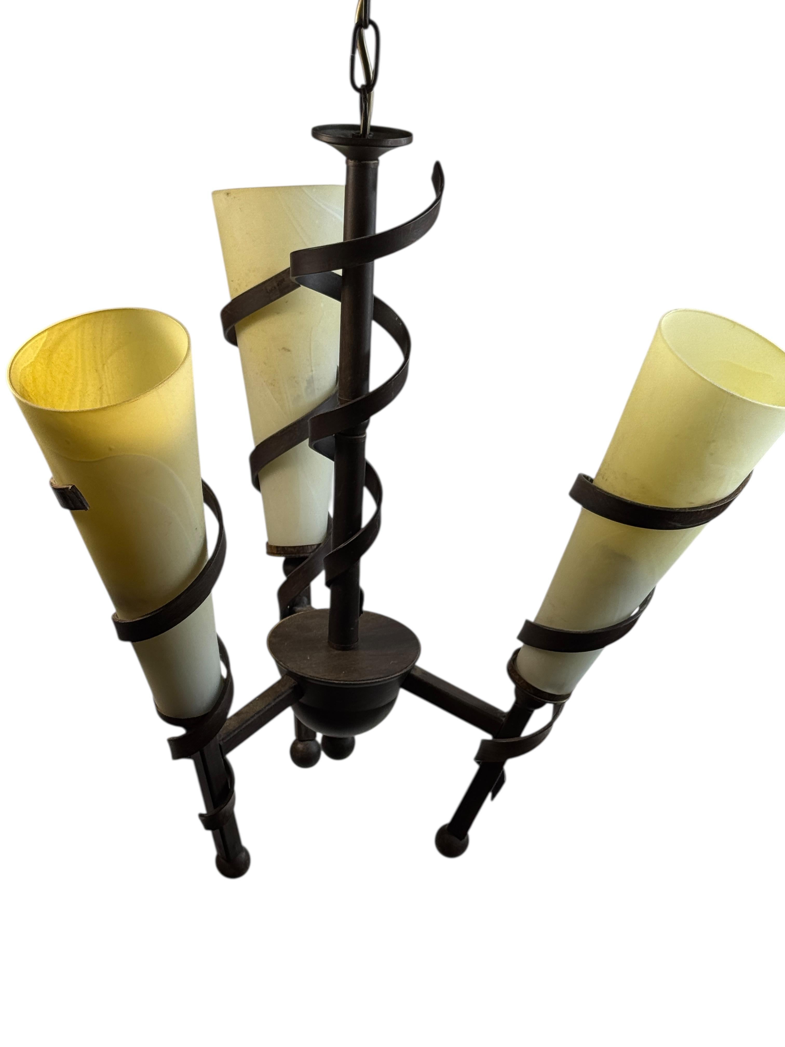 Torcia Tole Lampadario a sospensione Paralume in vetro Design neoclassico, Italia anni '80 in vendita 4