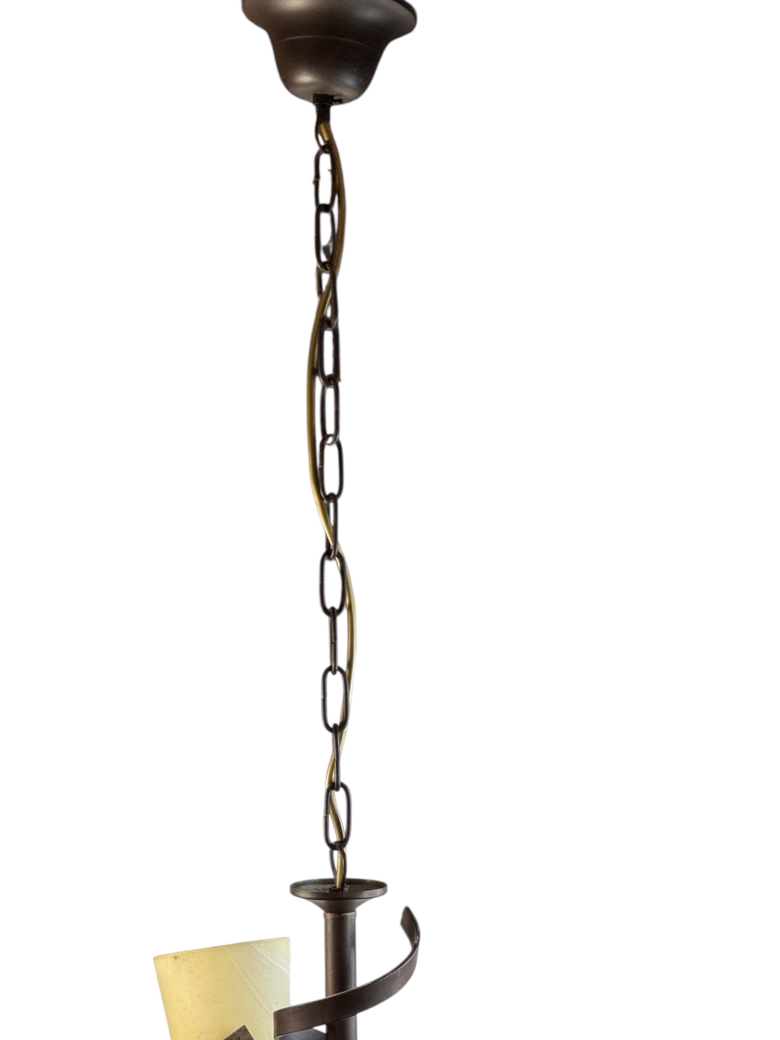 Torcia Tole Lampadario a sospensione Paralume in vetro Design neoclassico, Italia anni '80 in vendita 5
