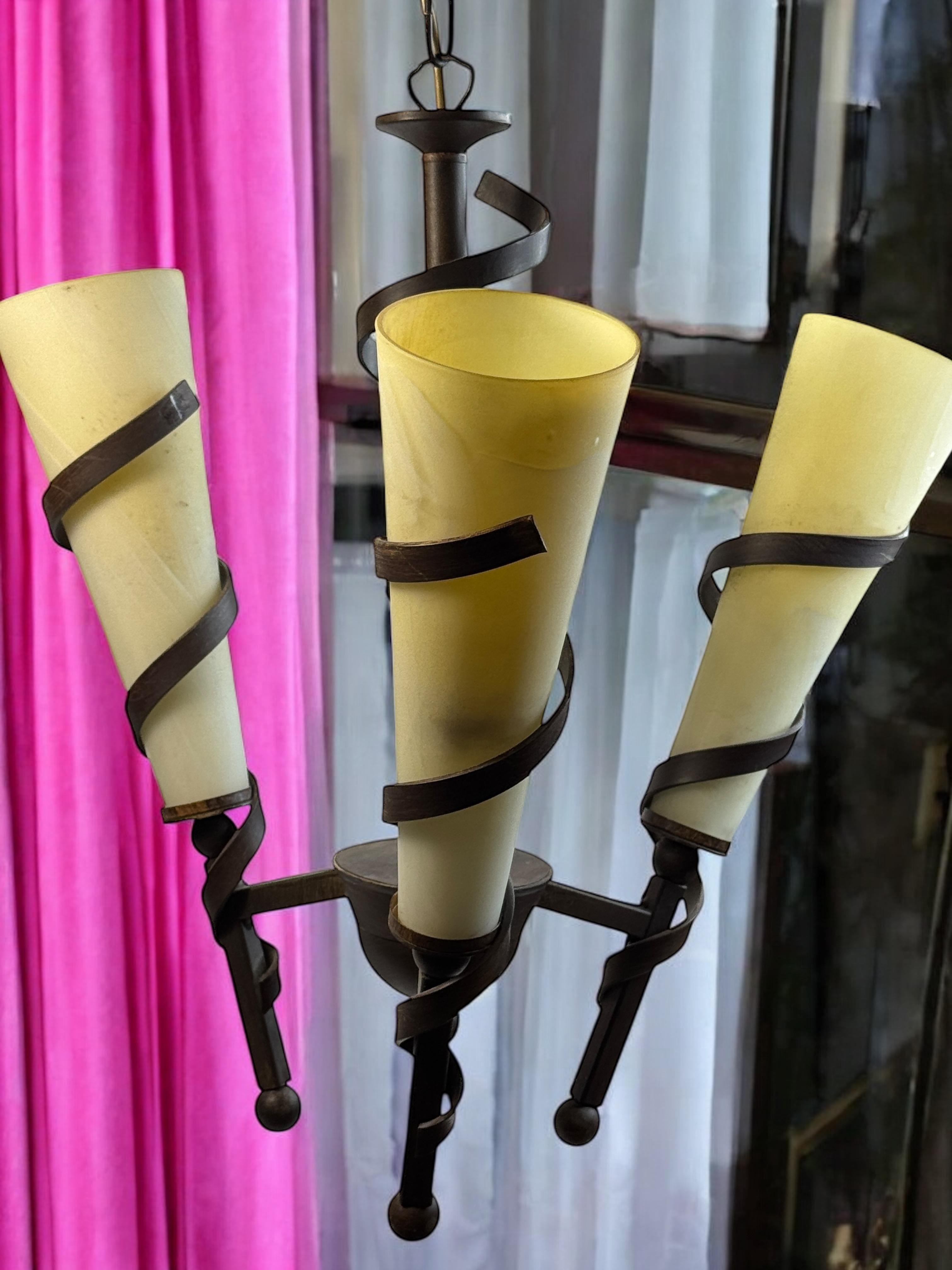 Torcia Tole Lampadario a sospensione Paralume in vetro Design neoclassico, Italia anni '80 in vendita 6
