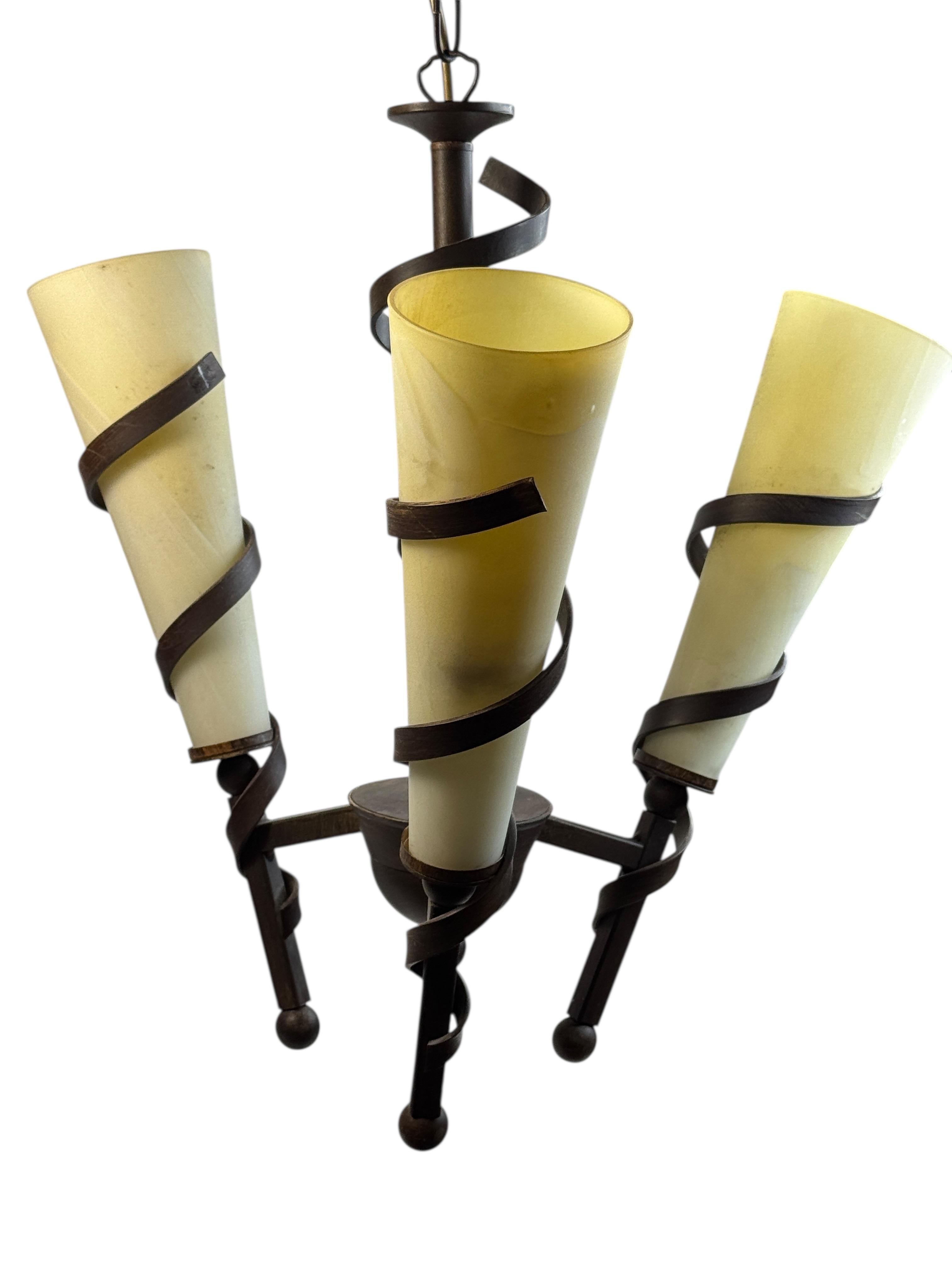Torcia Tole Lampadario a sospensione Paralume in vetro Design neoclassico, Italia anni '80 in vendita 7