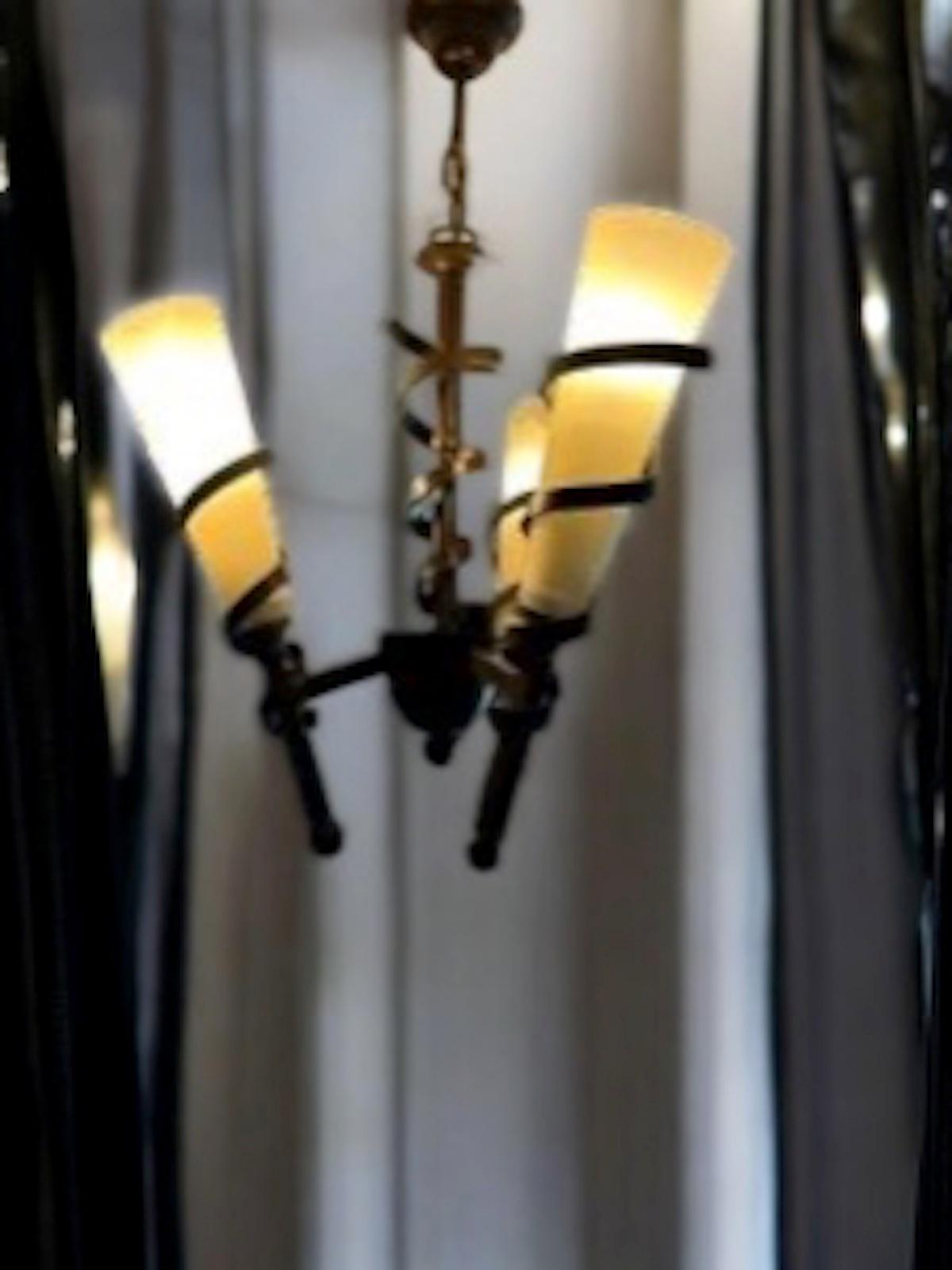 Torcia Tole Lampadario a sospensione Paralume in vetro Design neoclassico, Italia anni '80 in vendita 8