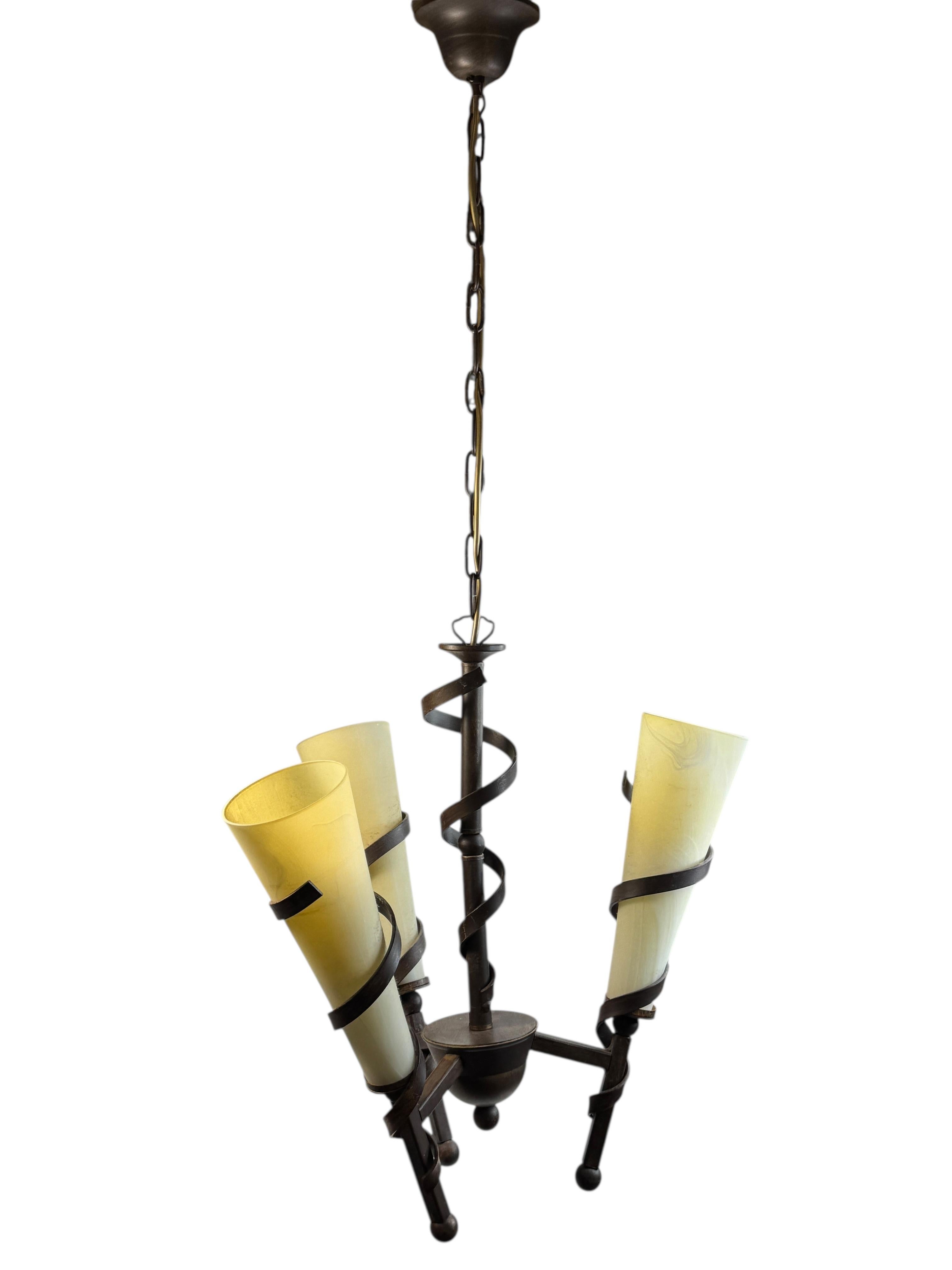 Torcia Tole Lampadario a sospensione Paralume in vetro Design neoclassico, Italia anni '80 In condizioni buone in vendita a Nuernberg, DE