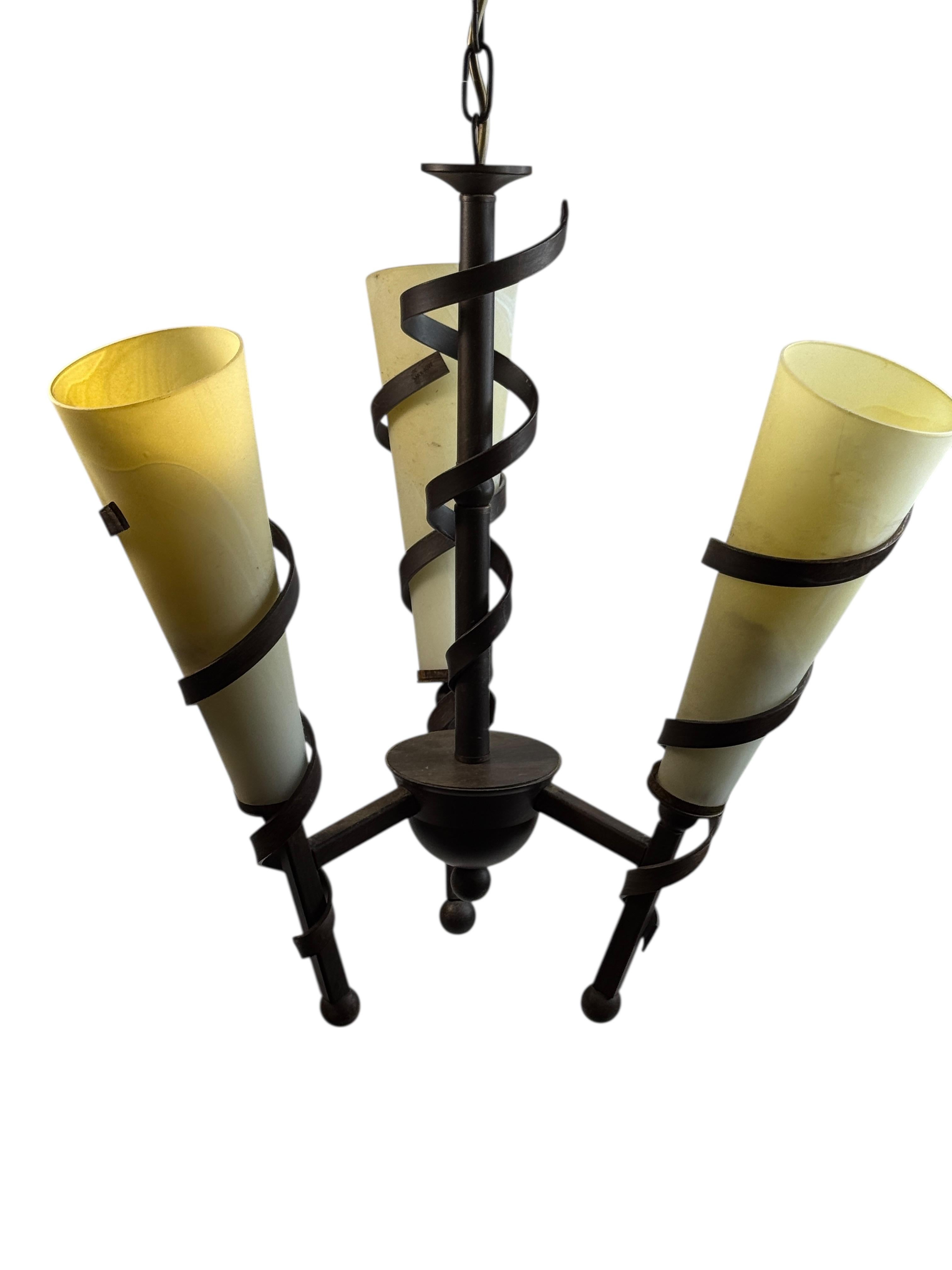 Torcia Tole Lampadario a sospensione Paralume in vetro Design neoclassico, Italia anni '80 in vendita 2