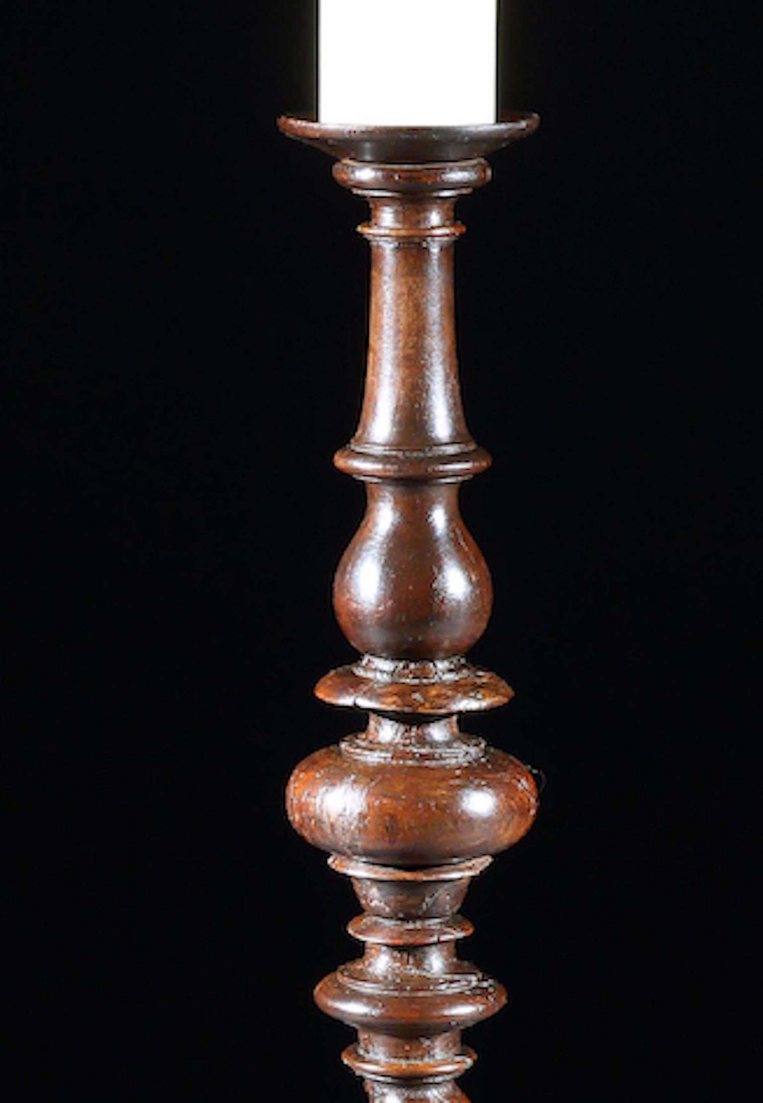 Torchere or Candlestand, 17th Century, Italian, Baroque, Walnut, Floor-Standing In Good Condition For Sale In BUNGAY, SUFFOLK