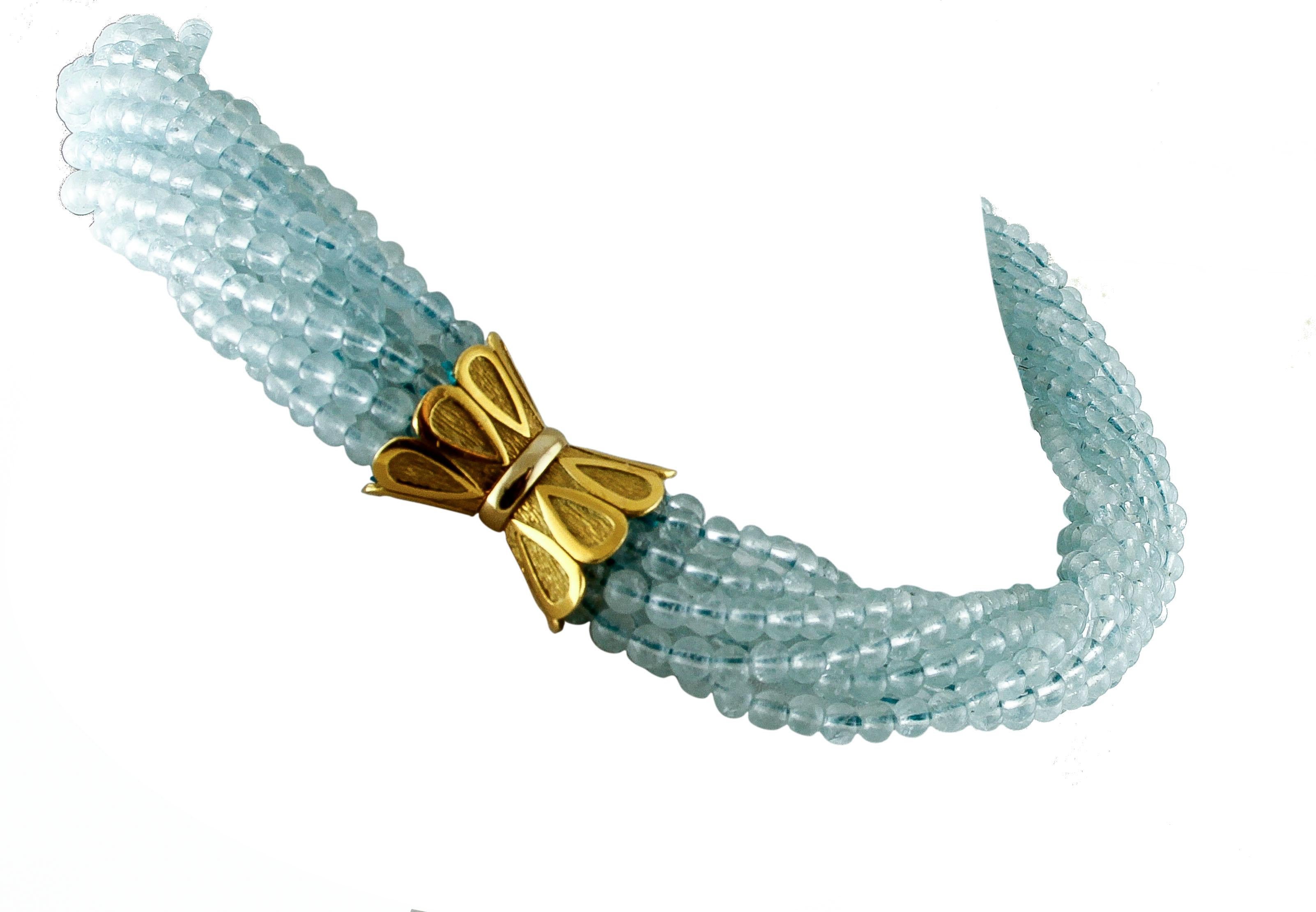 Marvelous intertwined beaded necklace realized with 526 ct of Aquamarine spheres and a closure in 18k yellow gold. 
This necklace is totally handmade by Italian master goldsmiths
Aquamarine 526 ct
Total weight 119 g
length around 40 cm
RF +FUOU

For