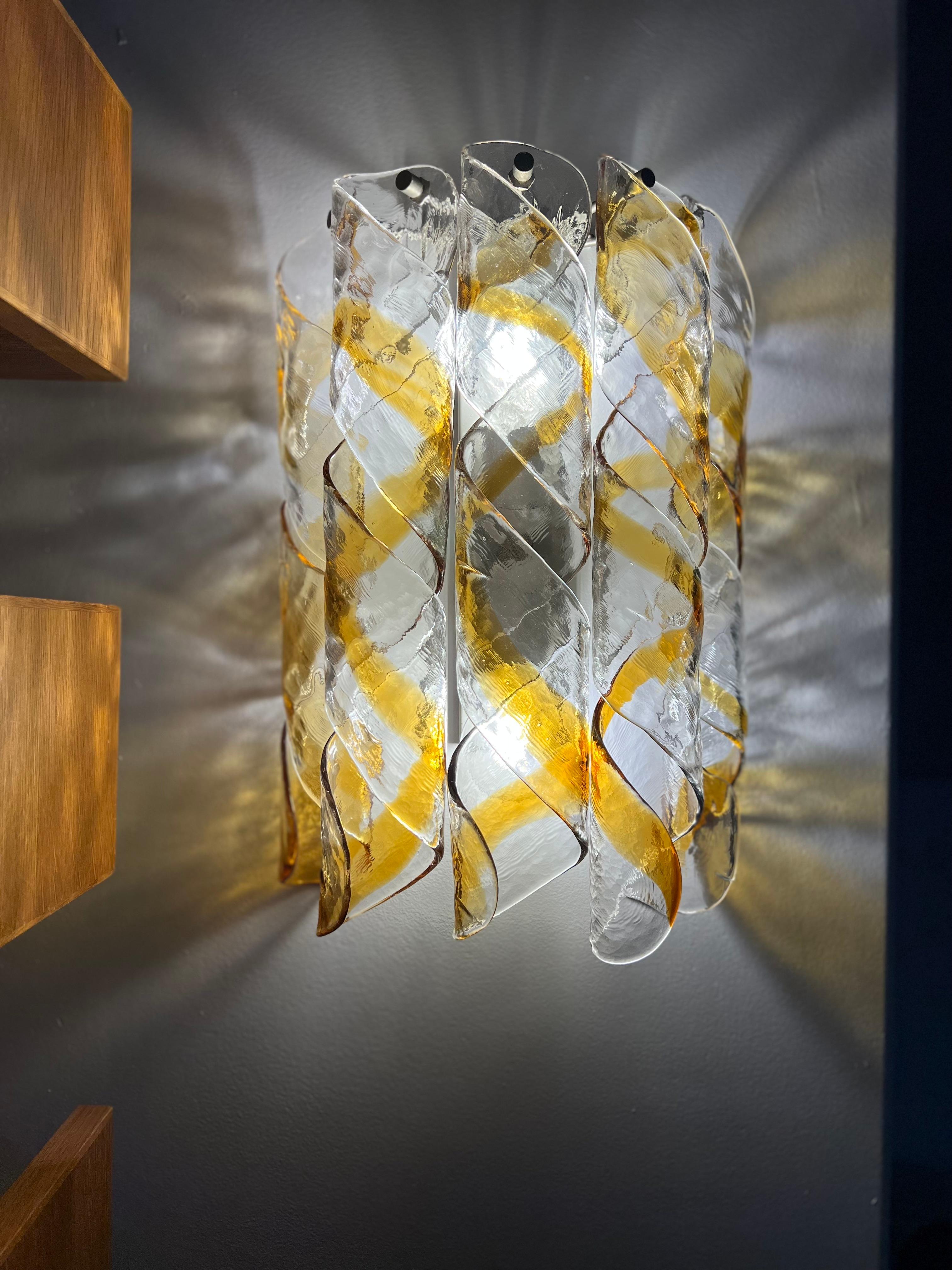Torciglione Murano Wall Lamp by Mazzega In Good Condition For Sale In Byron Bay, NSW