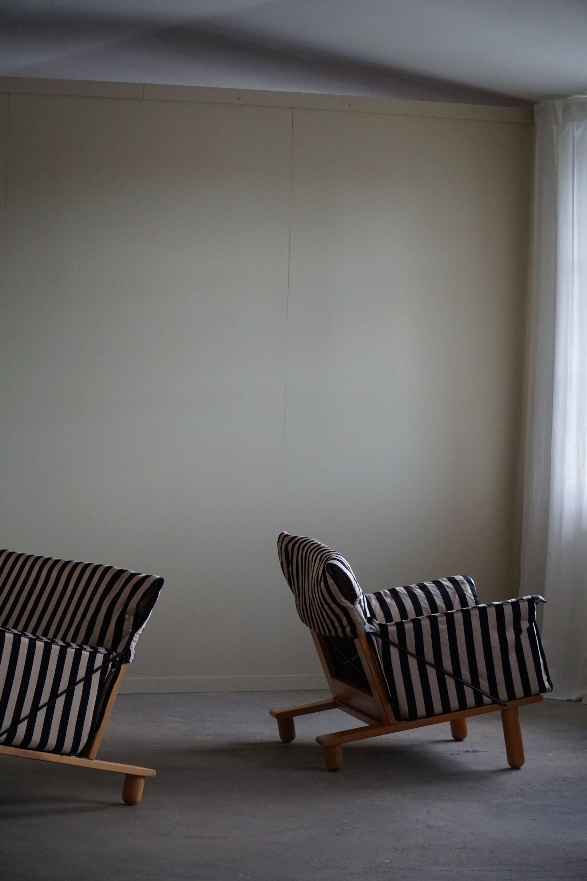 20ième siècle Tord Björklund, Chaise longue en tissu et pin, modèle 