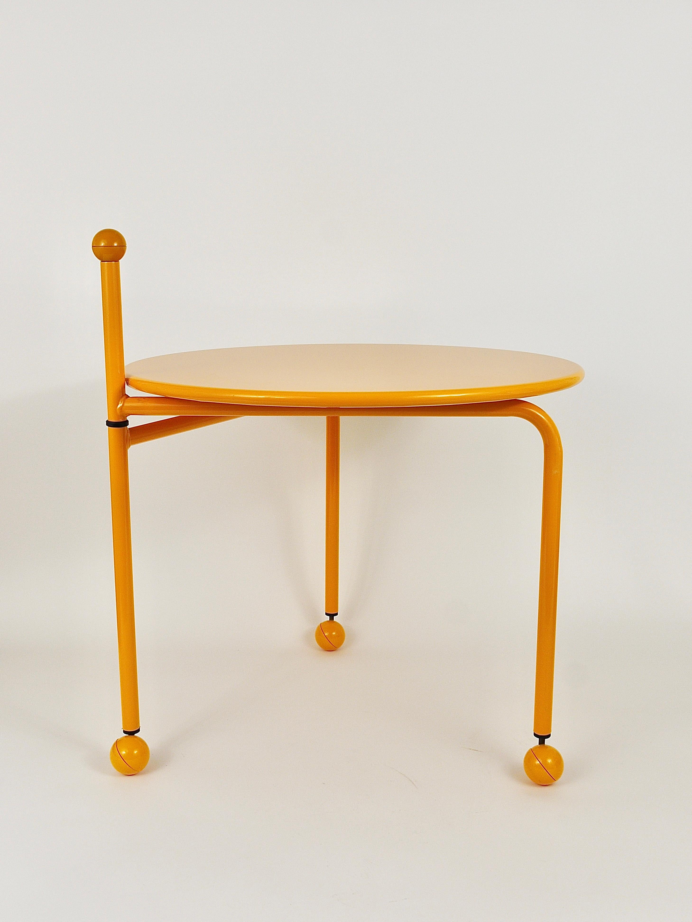 Laqué Table d'appoint ou table basse post-moderne Tord Bjorklund, style Memphis, Suède, années 1980 en vente