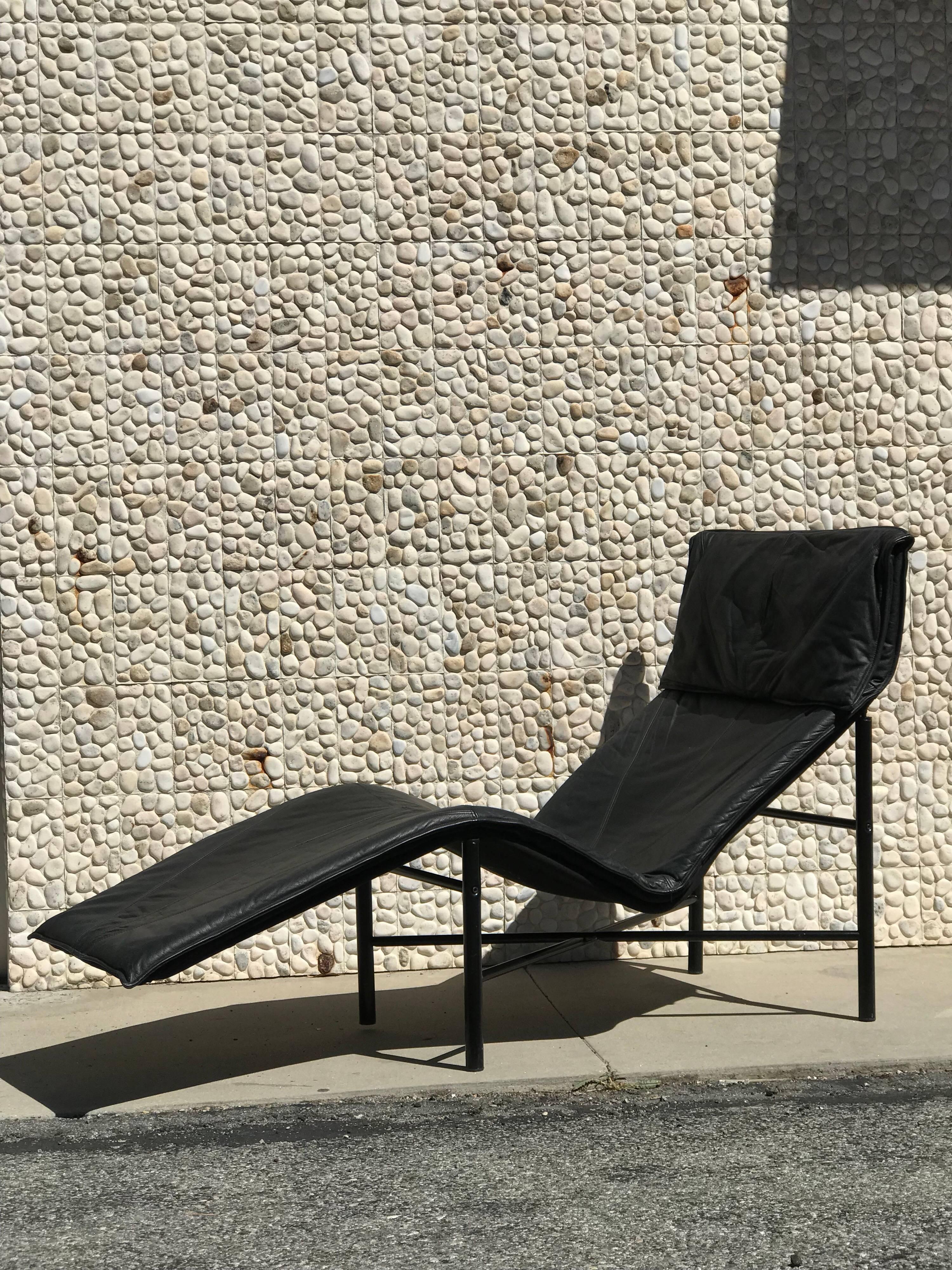 From a very cool vintage architectural Palm Springs is a very modern chaise lounge designed by Tord Bjorklund. It looks as timeless and classic as when it was designed in the 1970s. Leather is in great original condition for it's age. Good at all