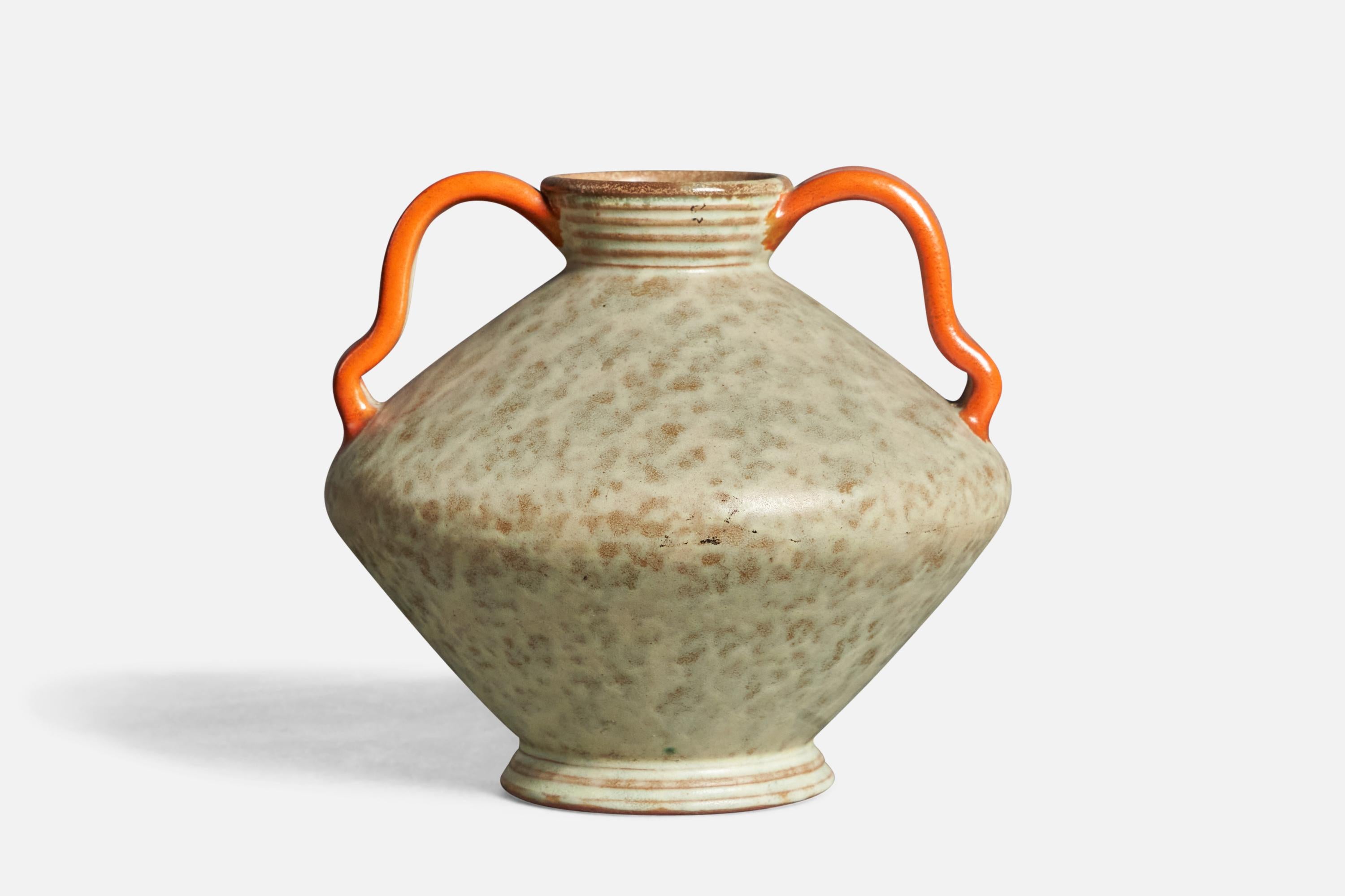 Vase en faïence beige et orange, conçu et produit par Töreboda Keramik, Suède, années 1930.