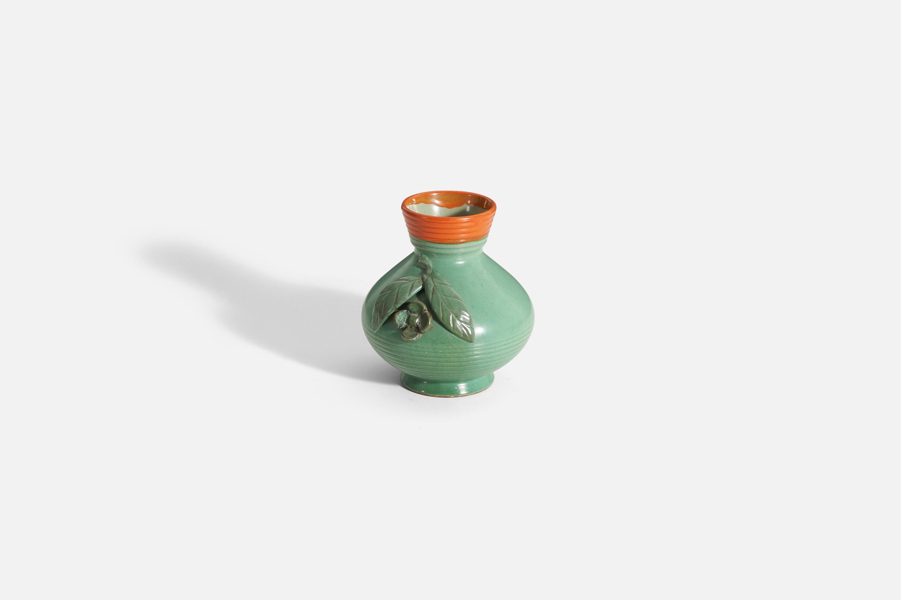 Scandinave moderne Vase Treboda Keramik, faïence verte et orange émaillée, Suède, années 1940 en vente