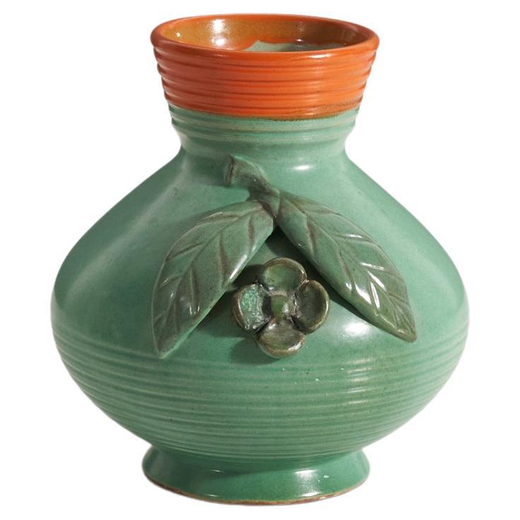 Vase Treboda Keramik, faïence verte et orange émaillée, Suède, années 1940