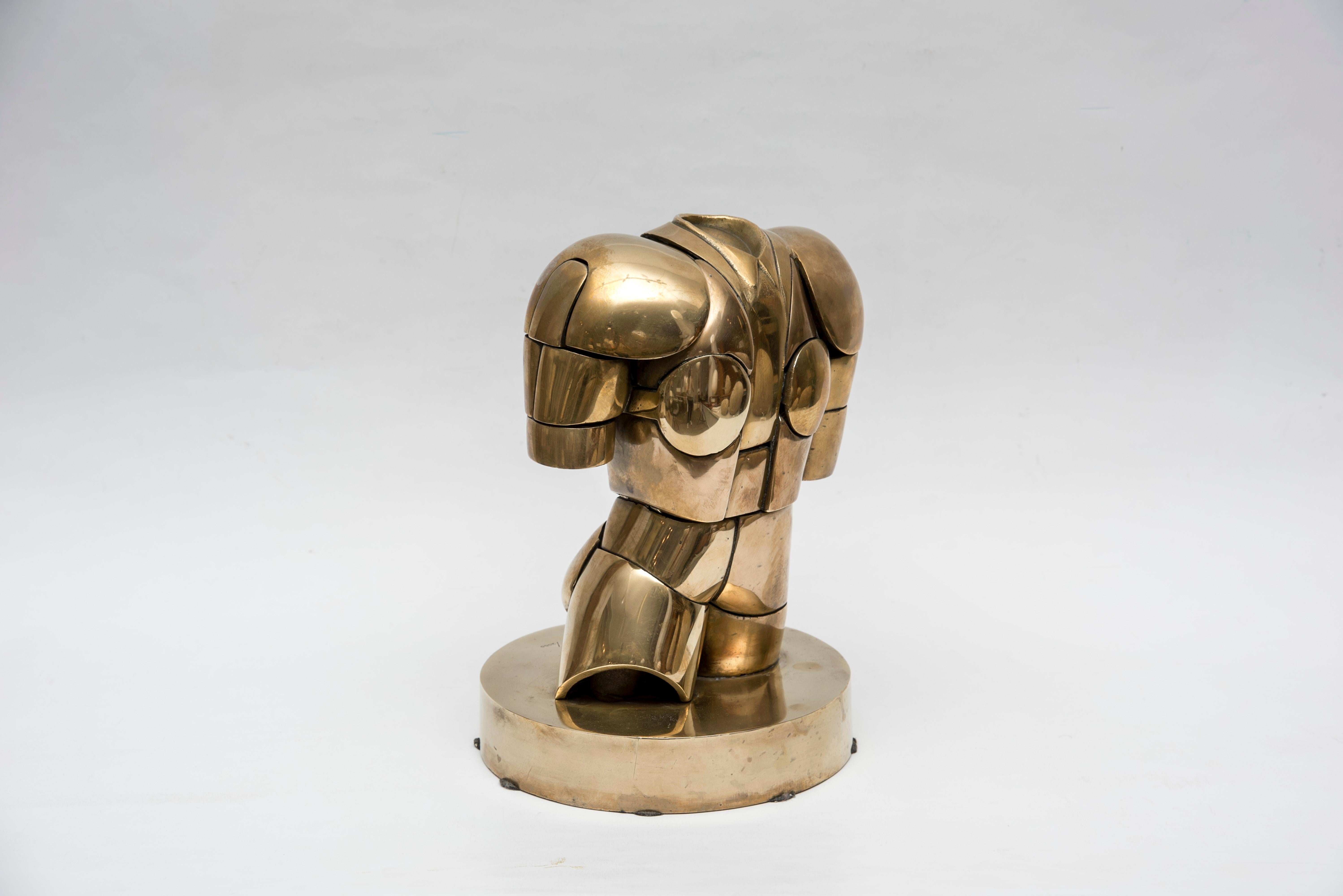 Torero model, 1972

Sculpture consisting of of 18 articulated and dismountable elements.
Polished brass
Signed and numbered 1328/2000 on the base.

Measures: Diameter 7.9 / 8.7 in. Height 11.2 in.