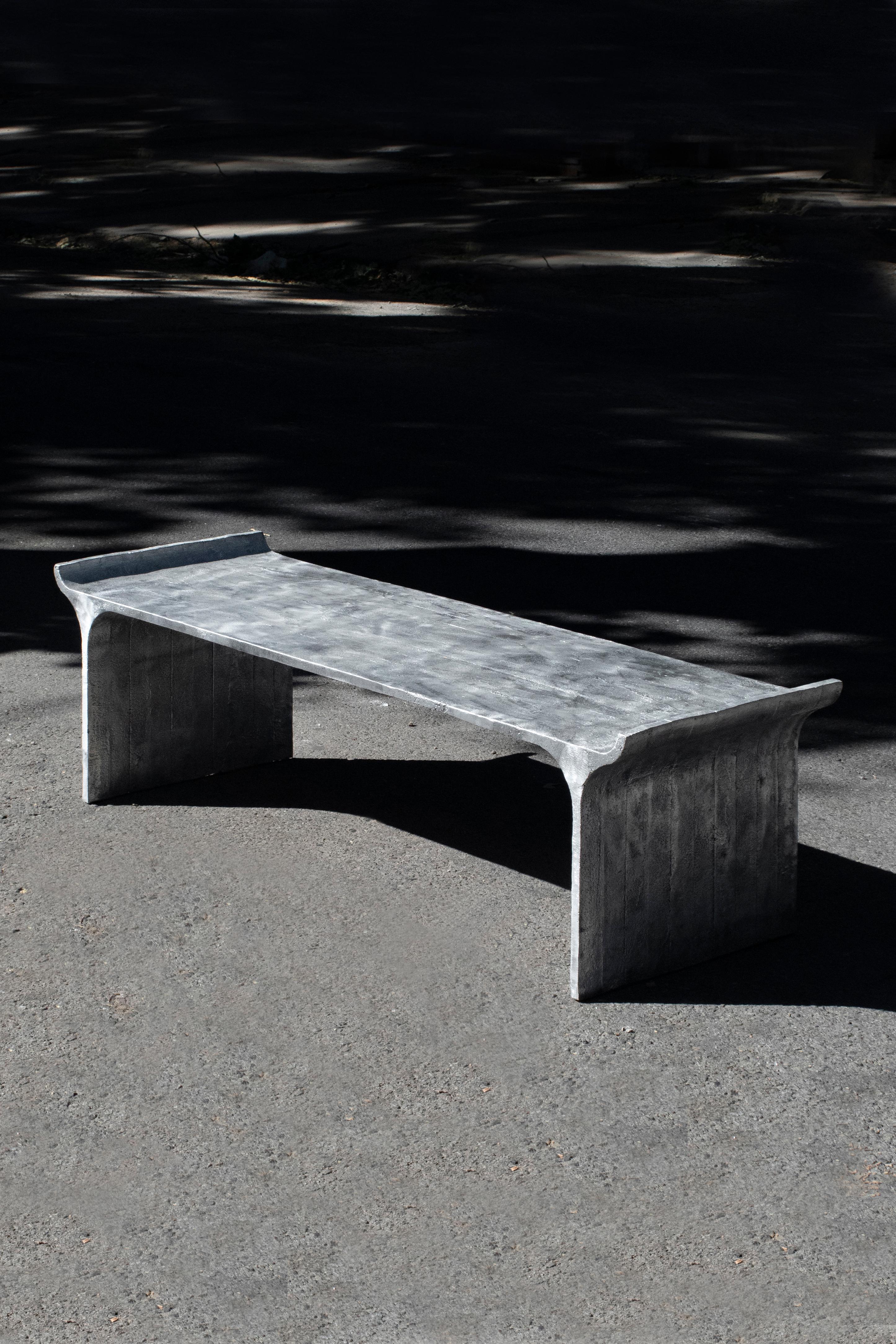 TORI Contemporary Coffee Table in Sand Cast Aluminium by Ries In New Condition For Sale In Buenos Aires, CABA
