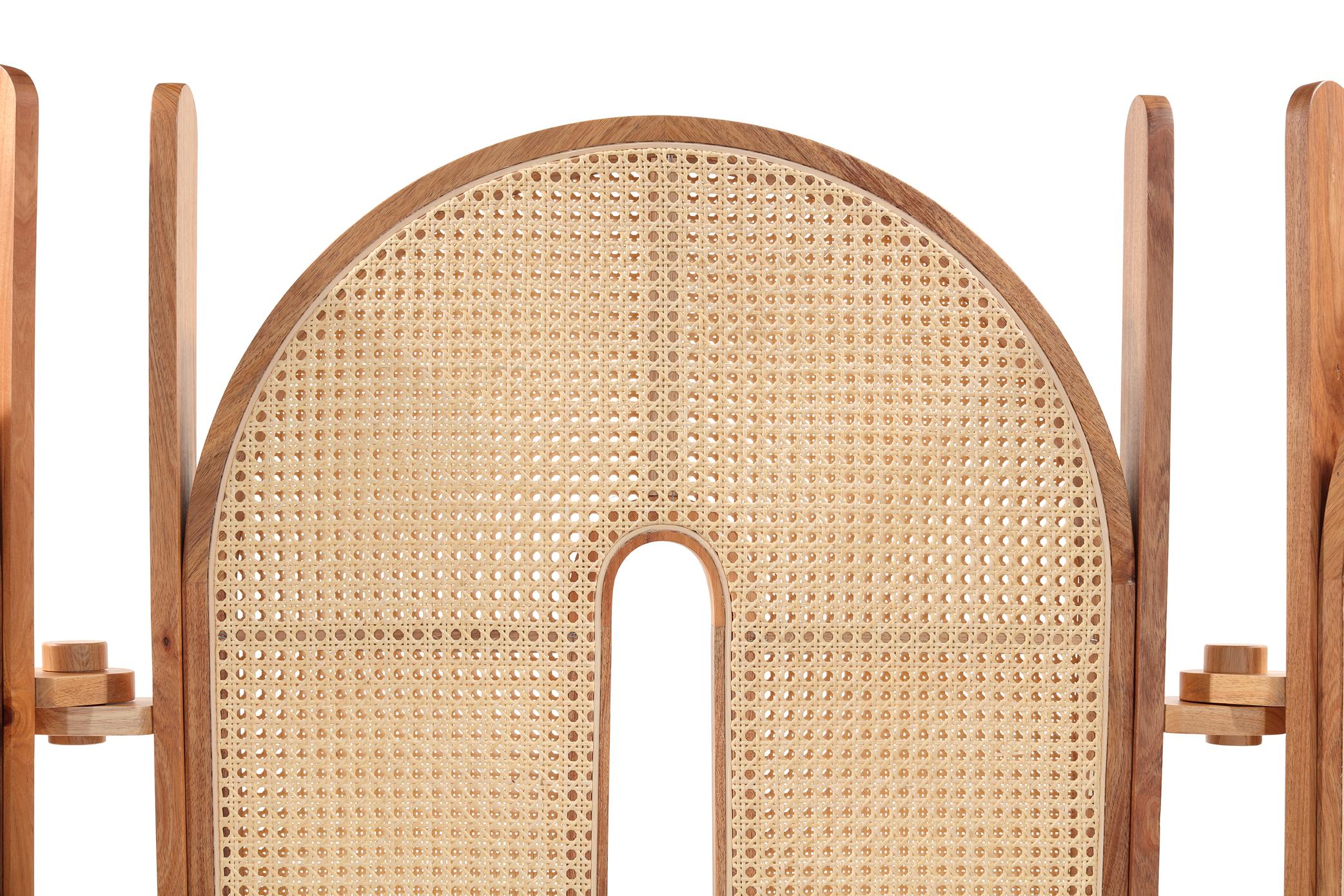 Mid-Century Modern Tori, écran artisanal en bois et sangles de canne naturelles en vente