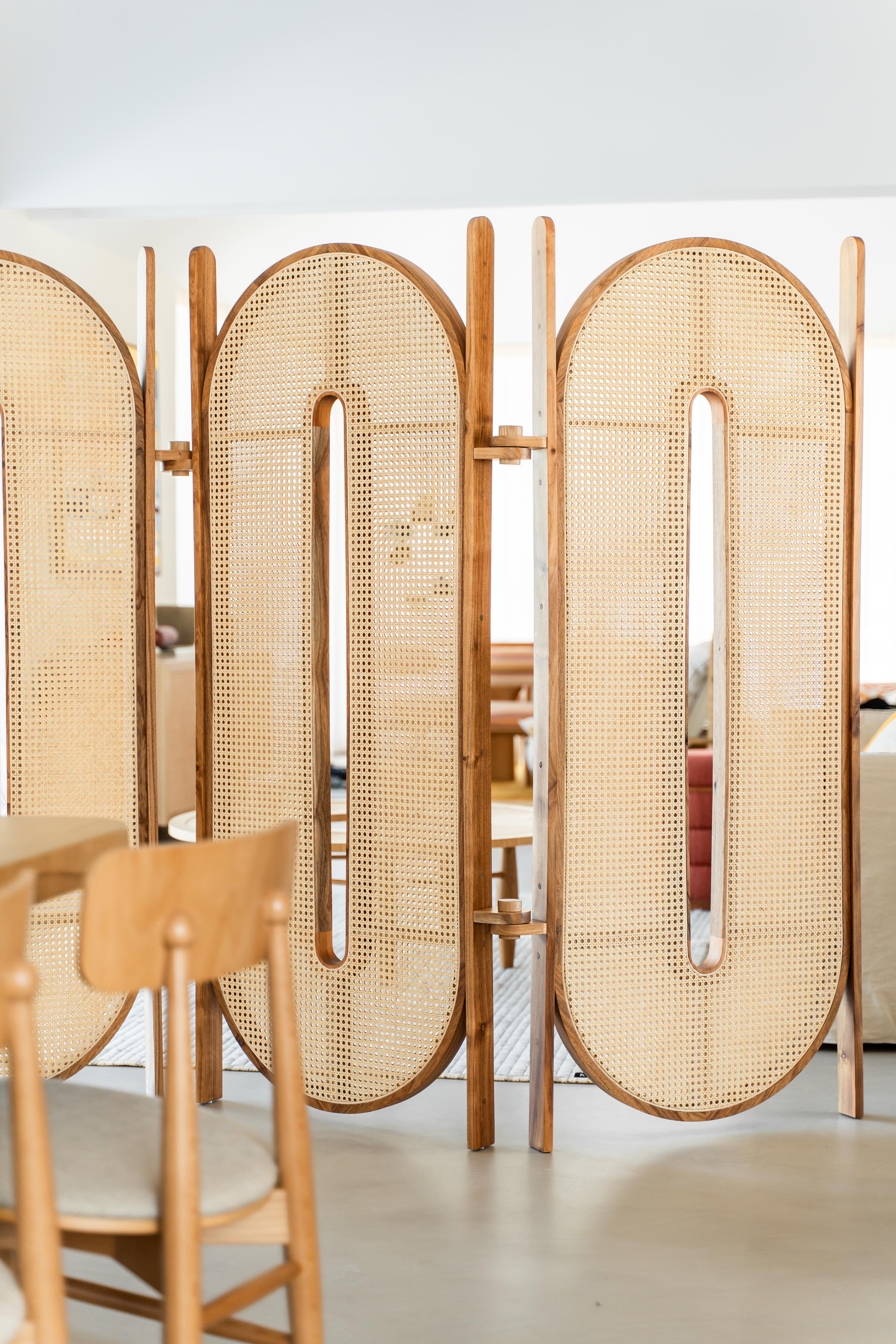 Tori - Biombo Artesanal de Madera y Cinta de Caña Natural Moderno de mediados de siglo en venta