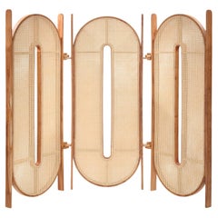 Tori – handgefertigter Raumteiler aus Holz und Naturschilfrohr Webbing