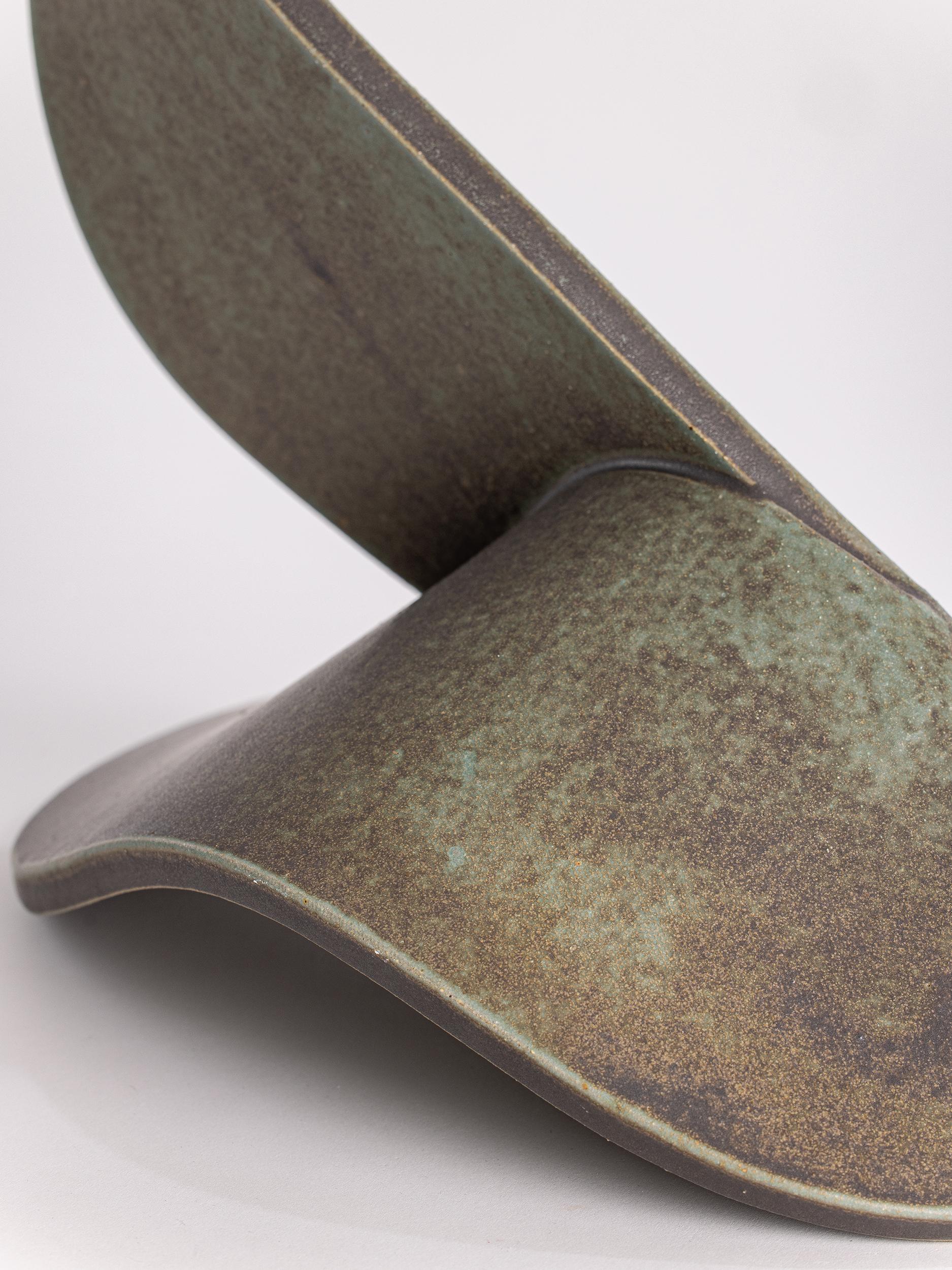 Escultura Torin de Charlie Dumais Estadounidense en venta