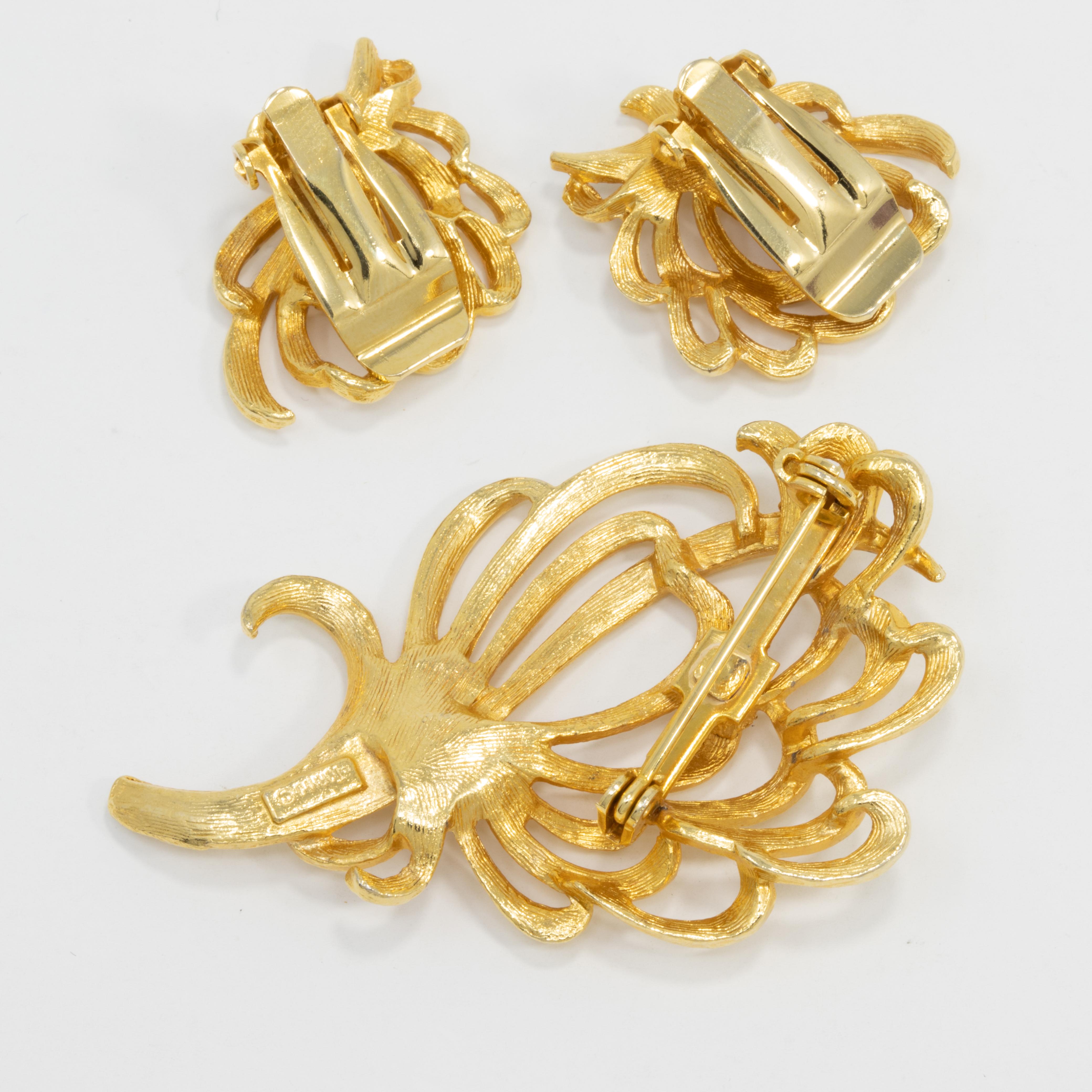 Rétro Boucles d'oreilles à clips et broche à épingle en or à motifs floraux Torino, ensemble de bijoux fantaisie rétro en vente