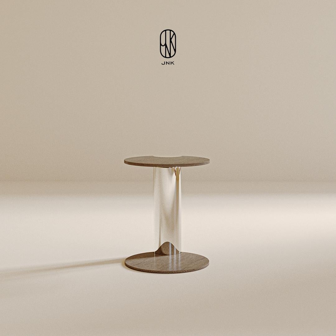 Moderne Table d'appoint Torino : Un mélange sophistiqué d'Elegance en Wood et Porcelaine par JNK en vente