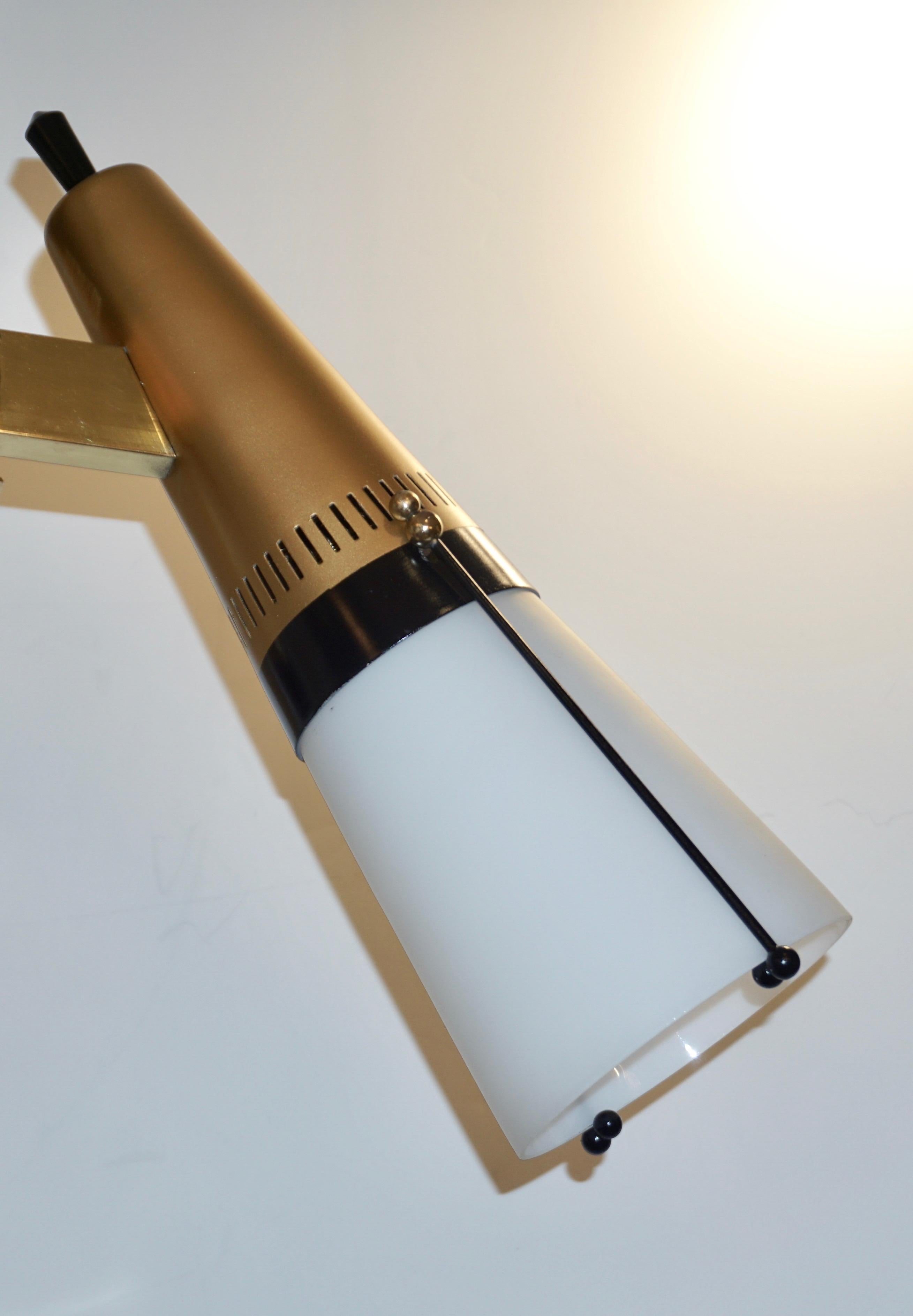 Mid-Century Modern Italian Vintage Brass Black White Three-Light Cone Chandelier For Sale 1