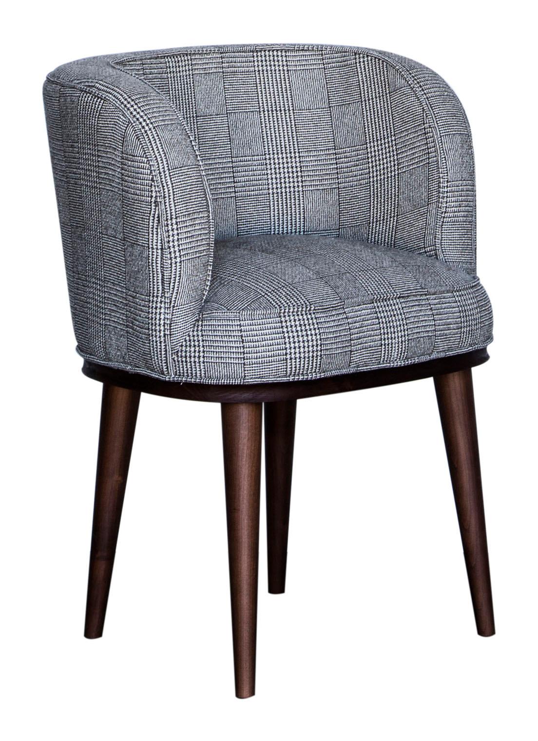 Our comfortable easy chair works just as well in an elegant drawing room as it does around your dining table or next to your desk. 
?
Available in different woods or varnished in a colour of your liking. Upholstered in a wide selection of fabrics