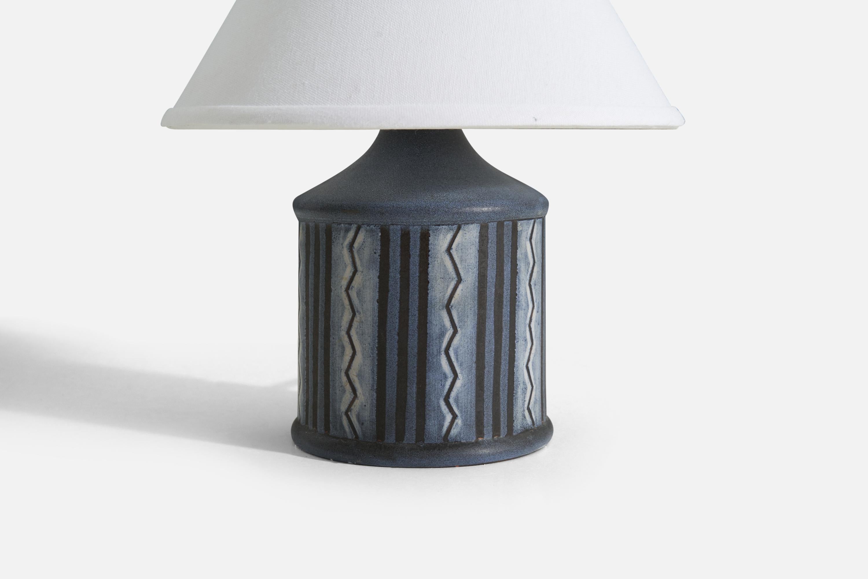 Törngrens Krukmakeri, lampe de table, grès peint, Suède, années 1960 Bon état - En vente à High Point, NC