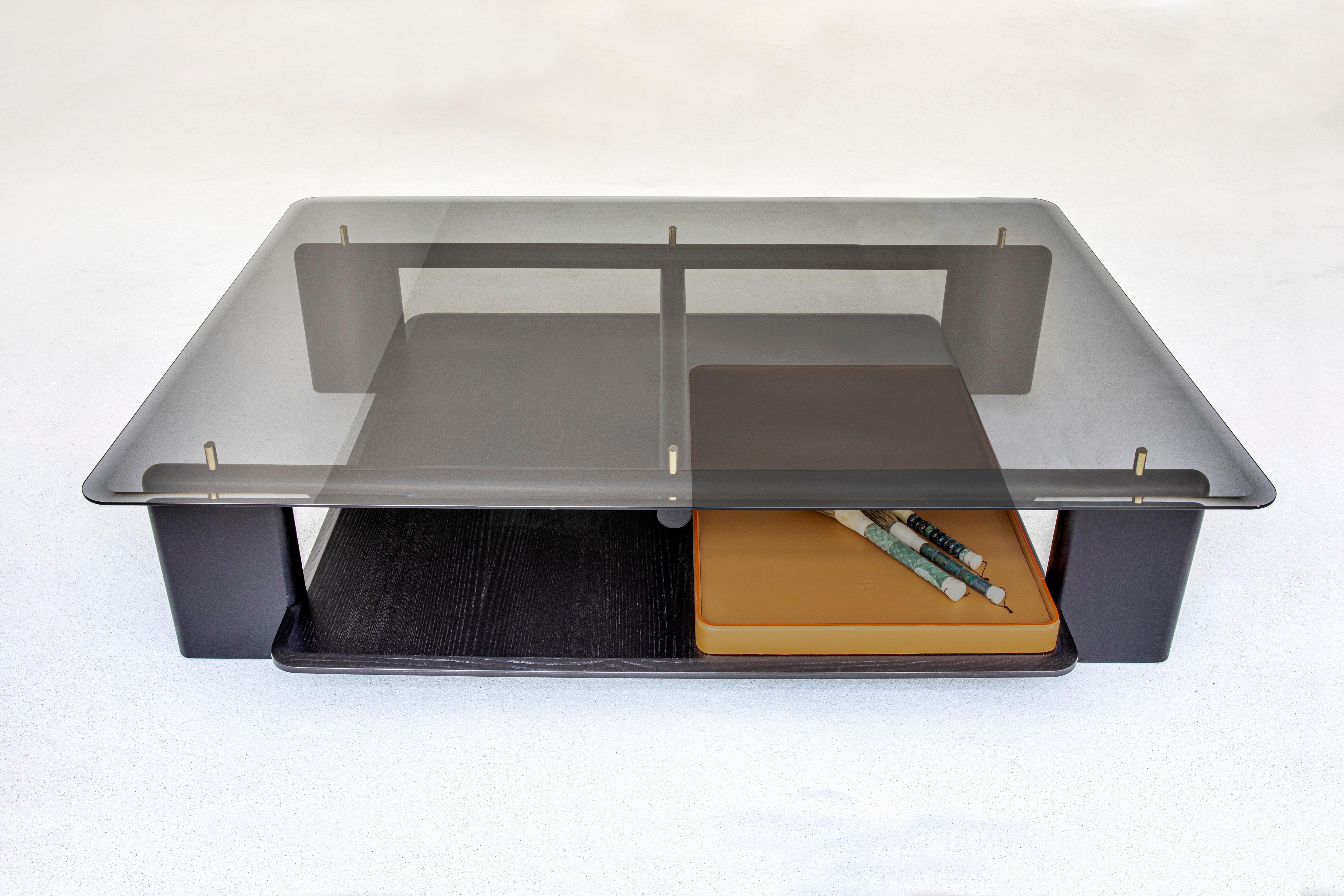 italien Table basse Toro 180 en frêne noir teinté, verre fumé et cuir par Casa Casati en vente