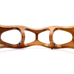 Toro G6, Geometrischer skulpturaler Mitteltisch aus Massivholz von Pedro Cerisola