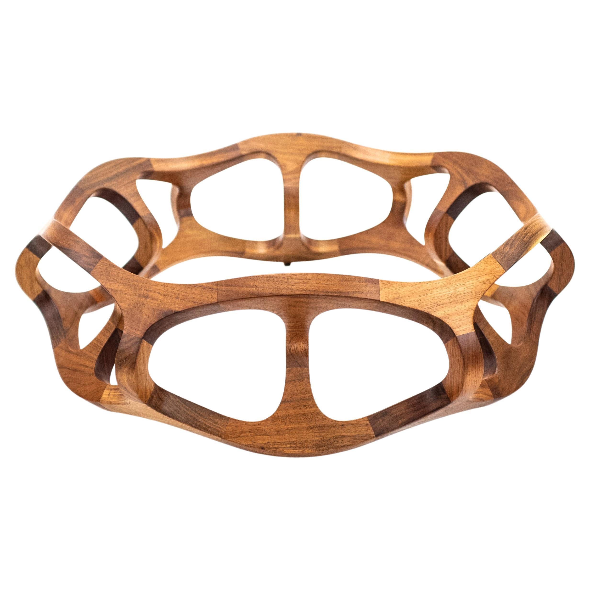 Toro G6, table centrale sculpturale géométrique en bois massif de Pedro Cerisola