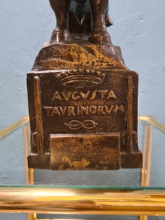 Toro de bronce del escultor Emilio Musso