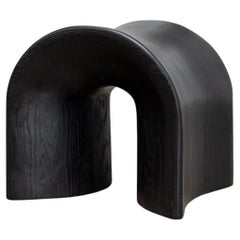 Tabouret TORO en Oak avec finition noire par Daniel Couttolenc