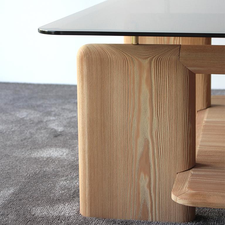 Moderne Toro, la table basse en arc sablé et plateau en cuir en vente
