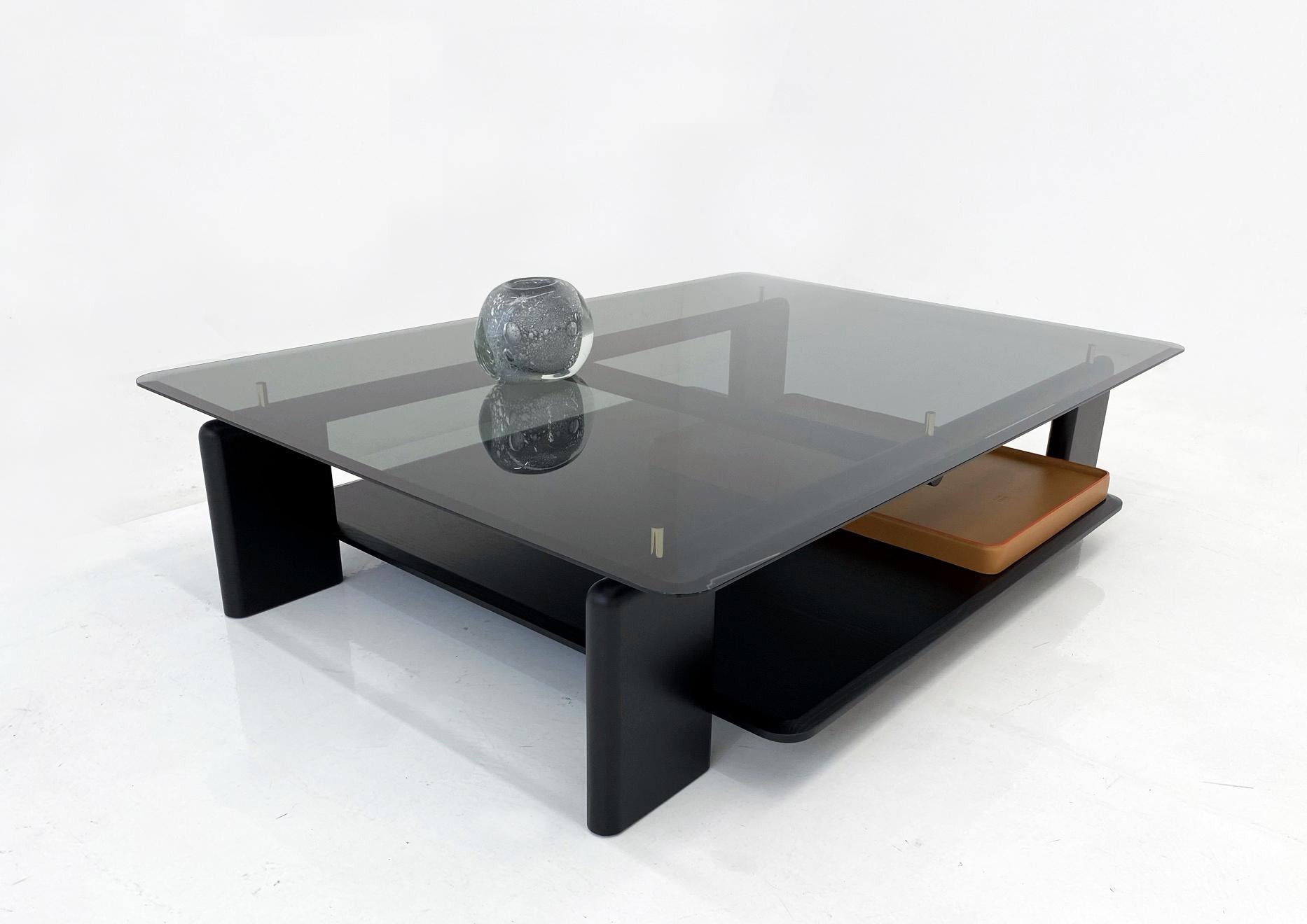Toro, the luxurious Coffee Table with Leather Tray In New Condition For Sale In Milan, MI