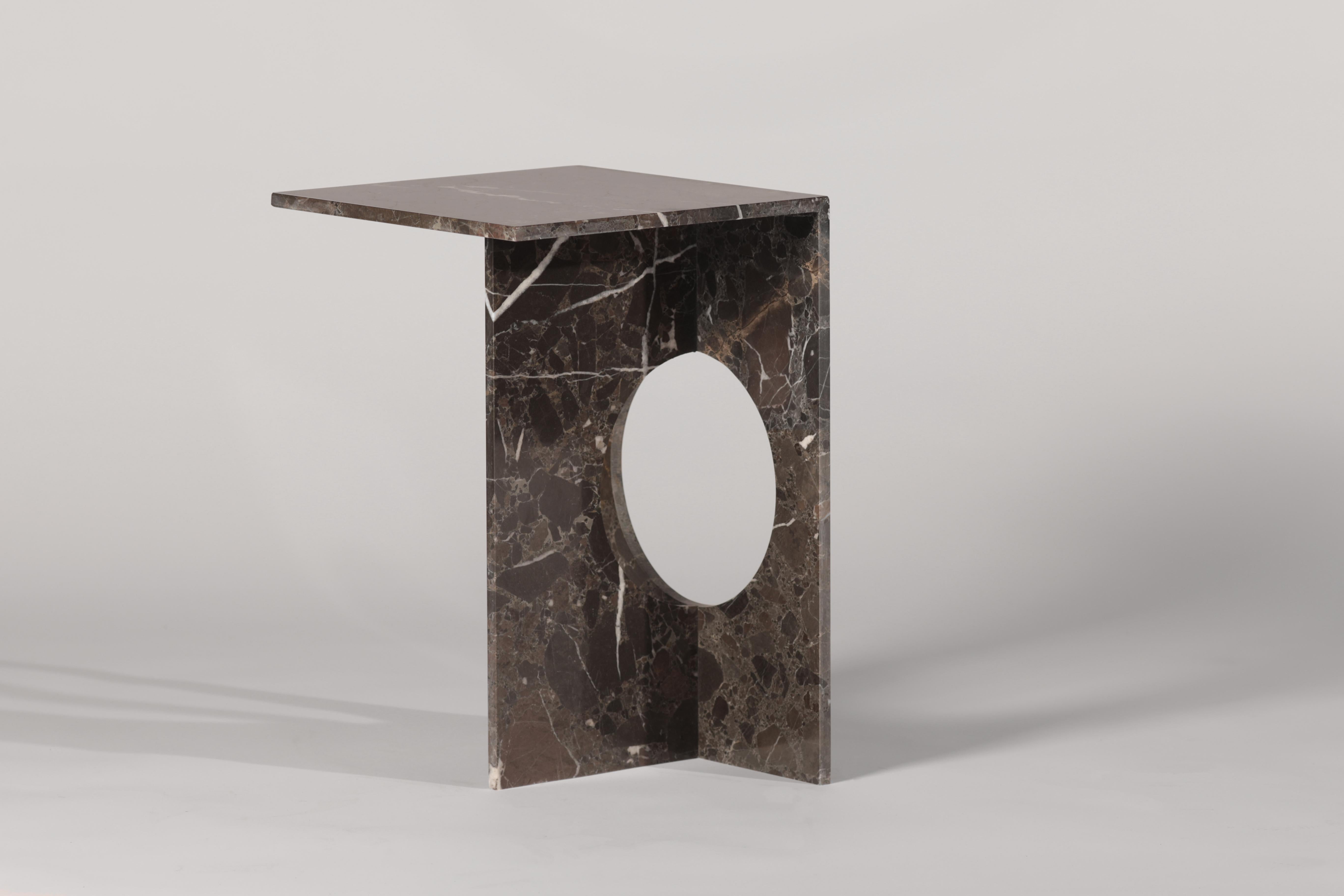 Turc Table d'appoint Ola en marbre noir Table d'appoint Ola en marbre noir Table d'appoint Ola en marbre noir Table d'appoint Ola en marbre noir Table d'appoint Ola en marbre noir Table d'appoint Ola en marbre noir Table d'appoint Ola en marbre noir par Studio Mohs en vente