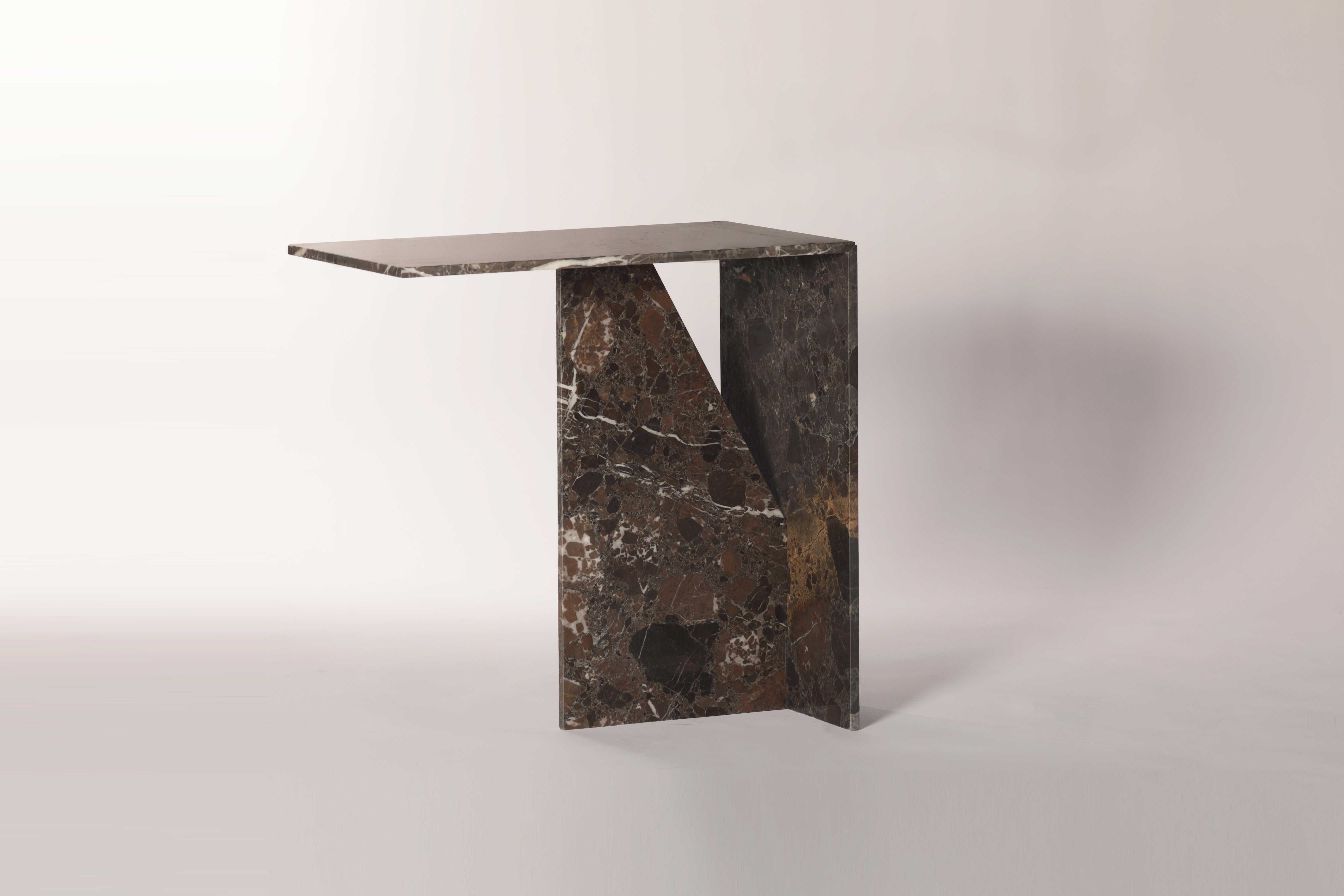 Postmoderne Table d'appoint Black Studios en marbre noir par Studio Mohs en vente