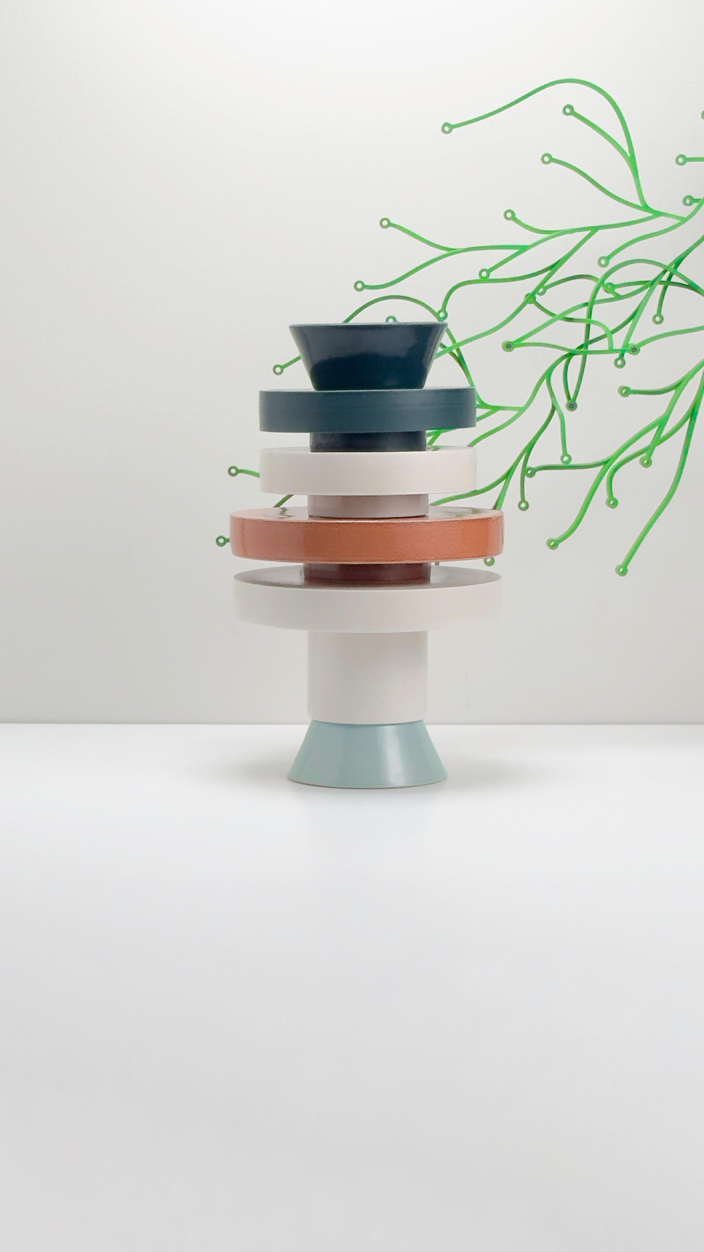Moderno Torre 1 - Vaso scultoreo in ceramica modulare colorato realizzato a mano in vendita