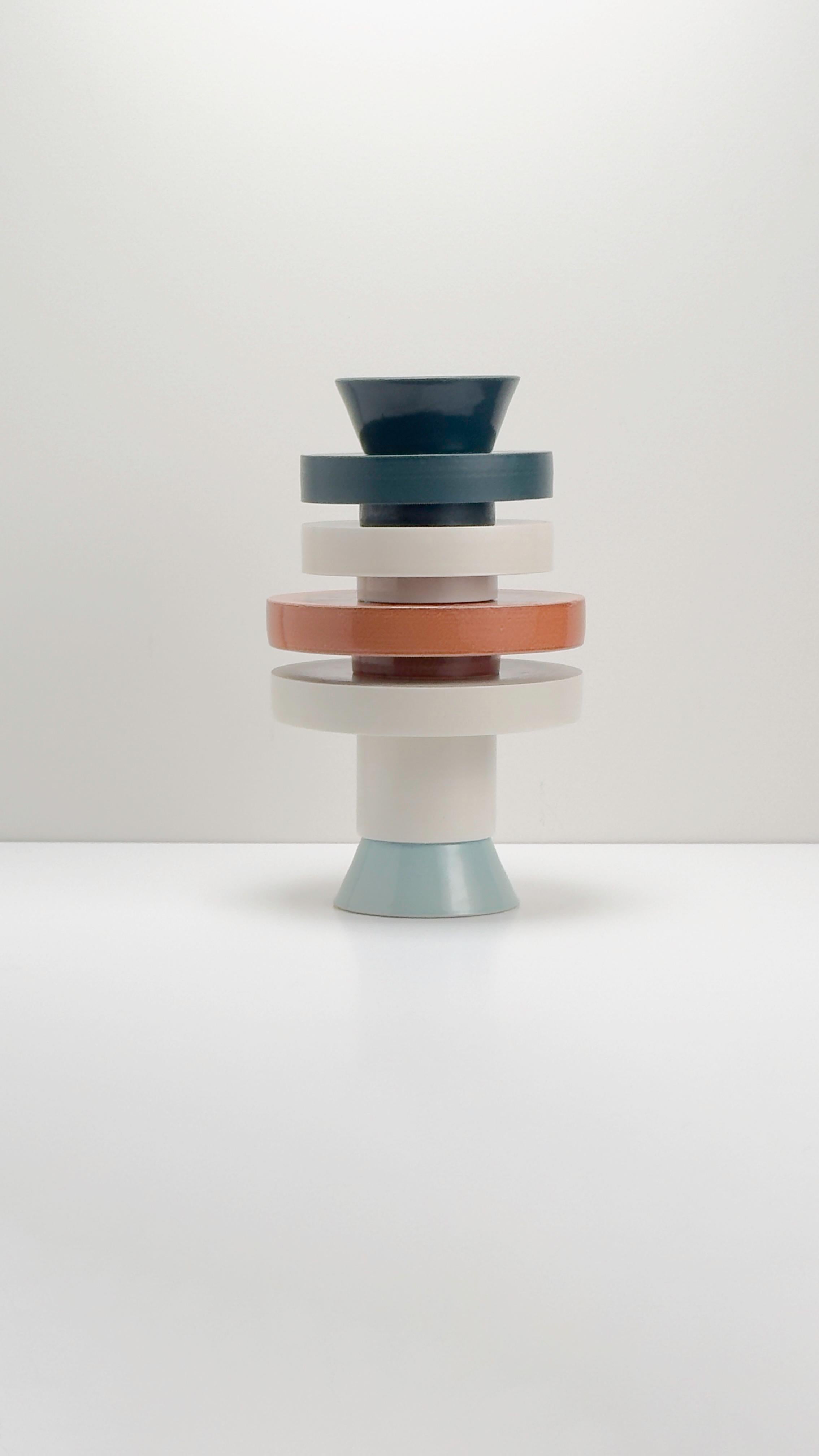 Torre 1 - Vaso scultoreo in ceramica modulare colorato realizzato a mano In condizioni Nuovo in vendita a Philadelphia, PA