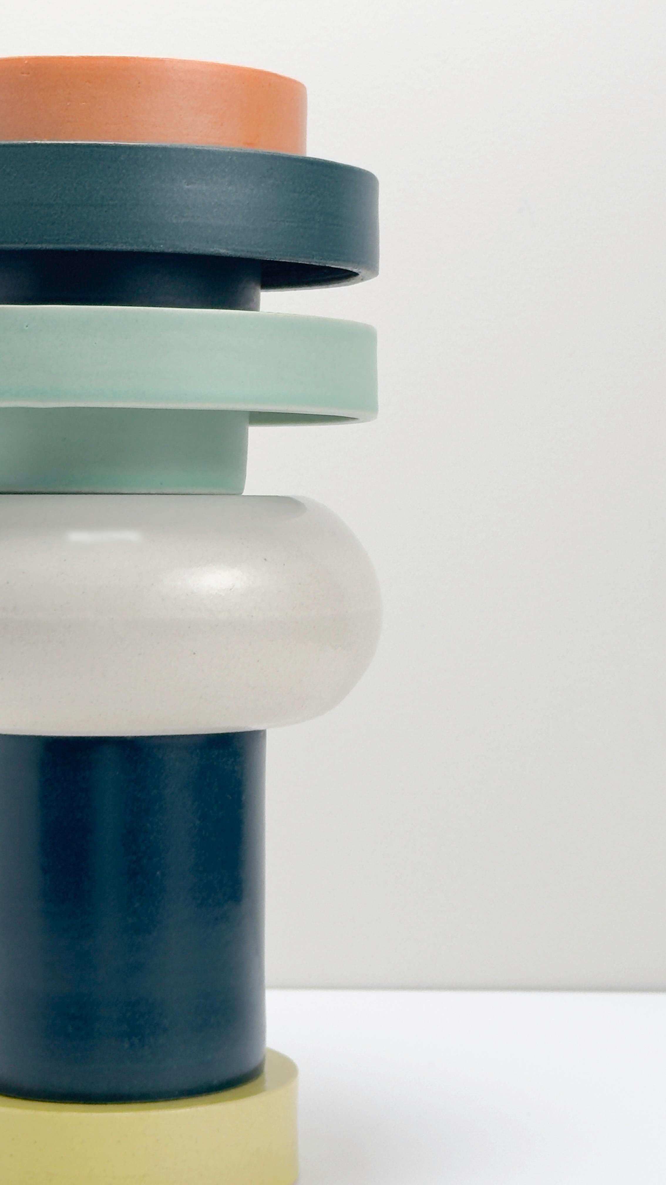 Torre 2 - Handcrafted Bunte modulare skulpturale Vase aus Keramik (Moderne) im Angebot