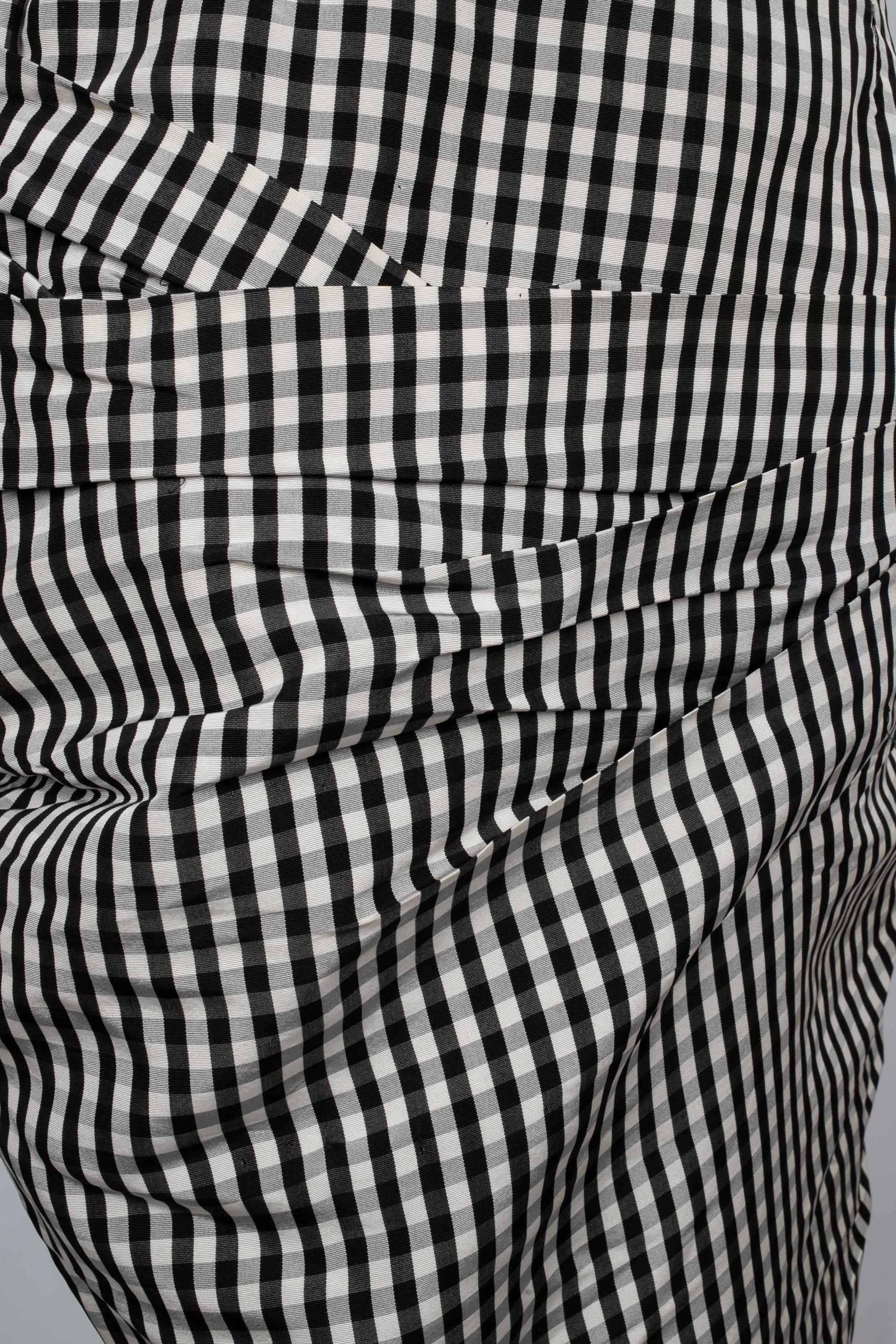 Torrente Vestido corpiño de guinga blanco y negro Alta Costura, 1996 4