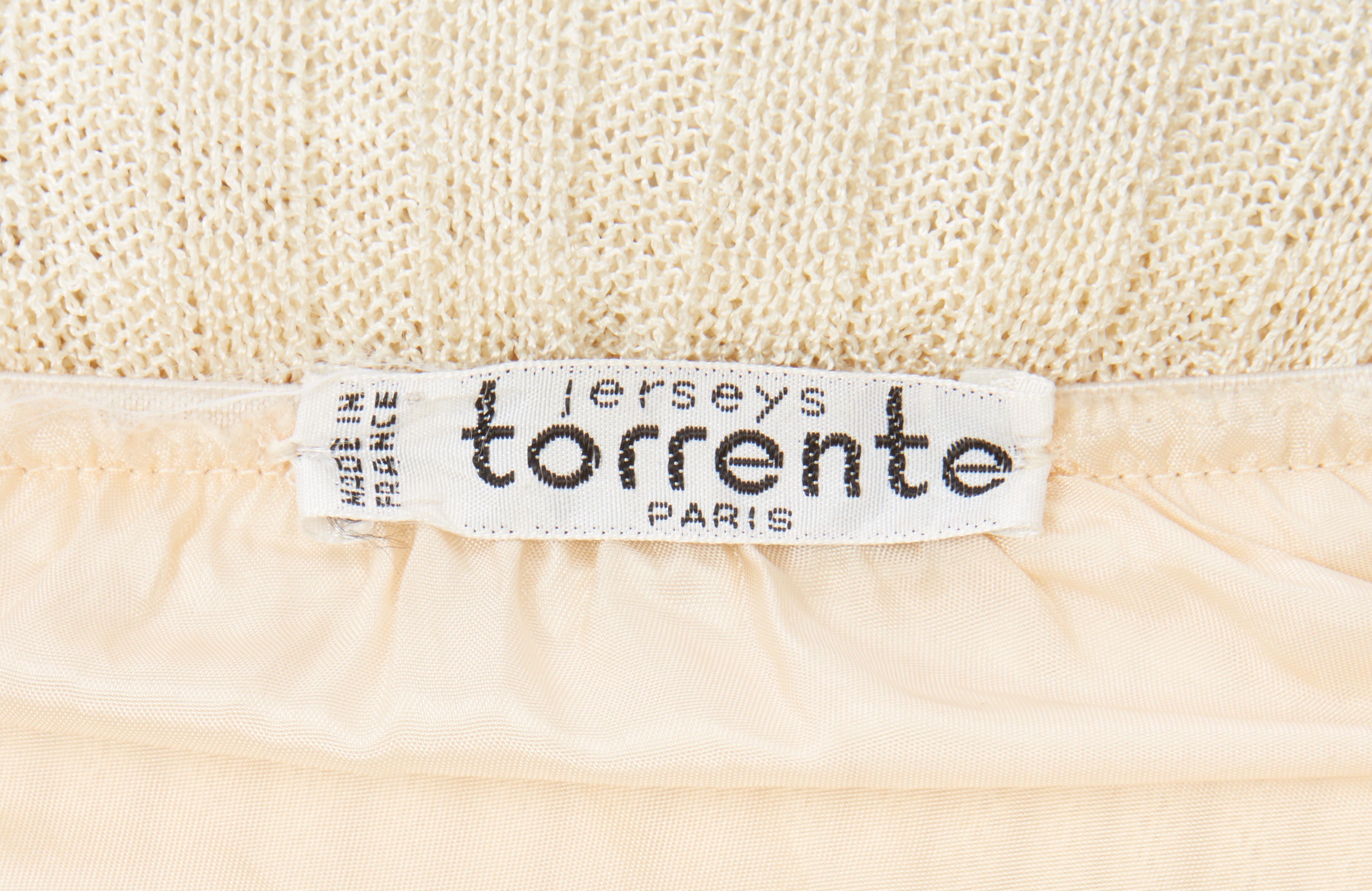 Torrente Fine Knitted Pleated Dress with v neckline In Good Condition For Sale In London, GB