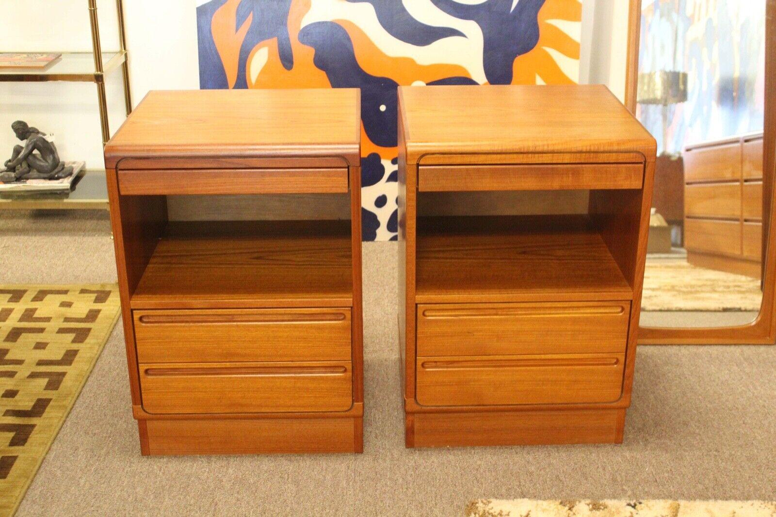 Le Shoppe Too presents this beautiful teak danish bedroom set in very good condition. Dimensions: Nightstands: 19.5