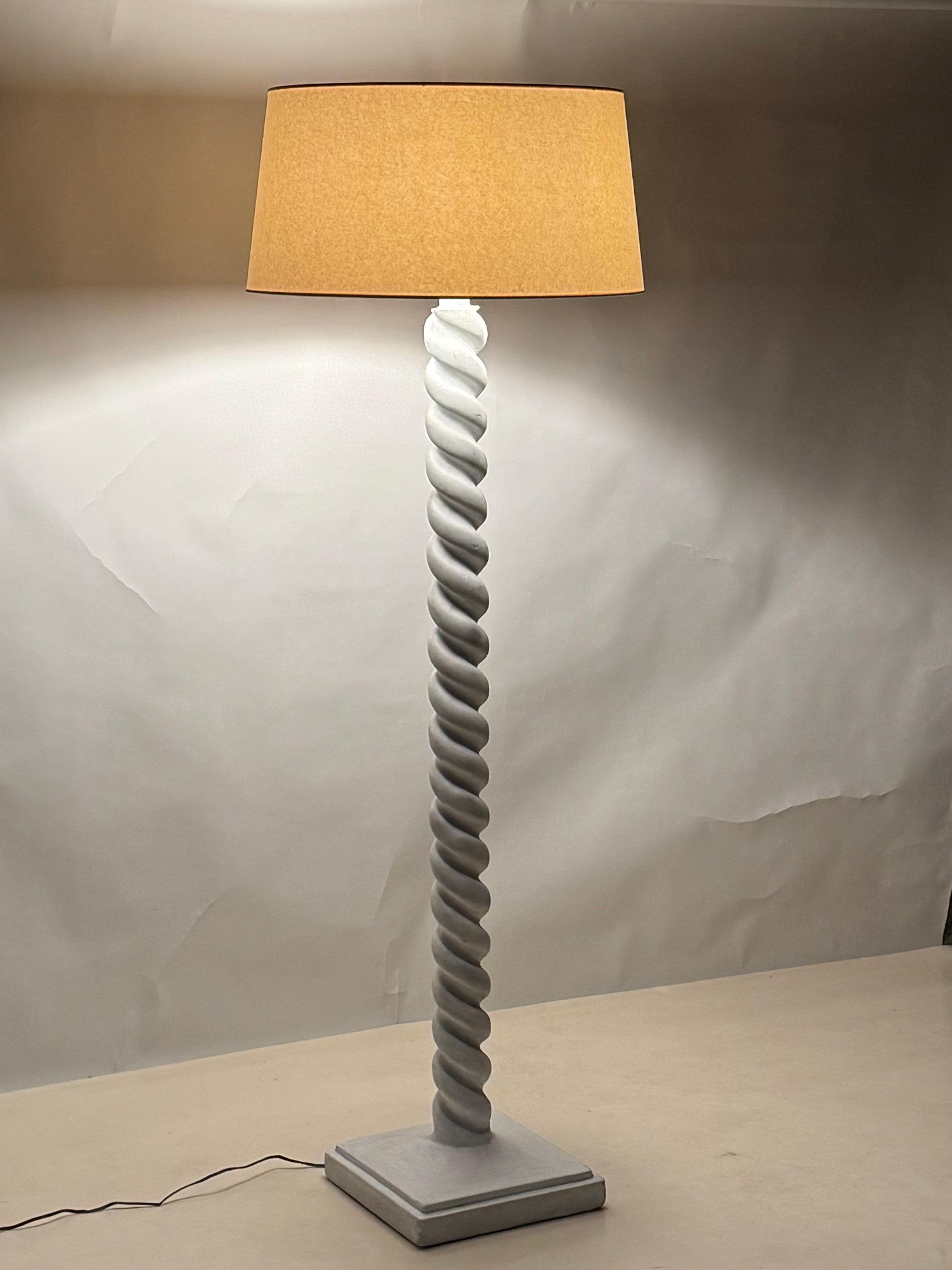 Lampadaire torsade dans le style de Jean-Michel Frank en vente 3