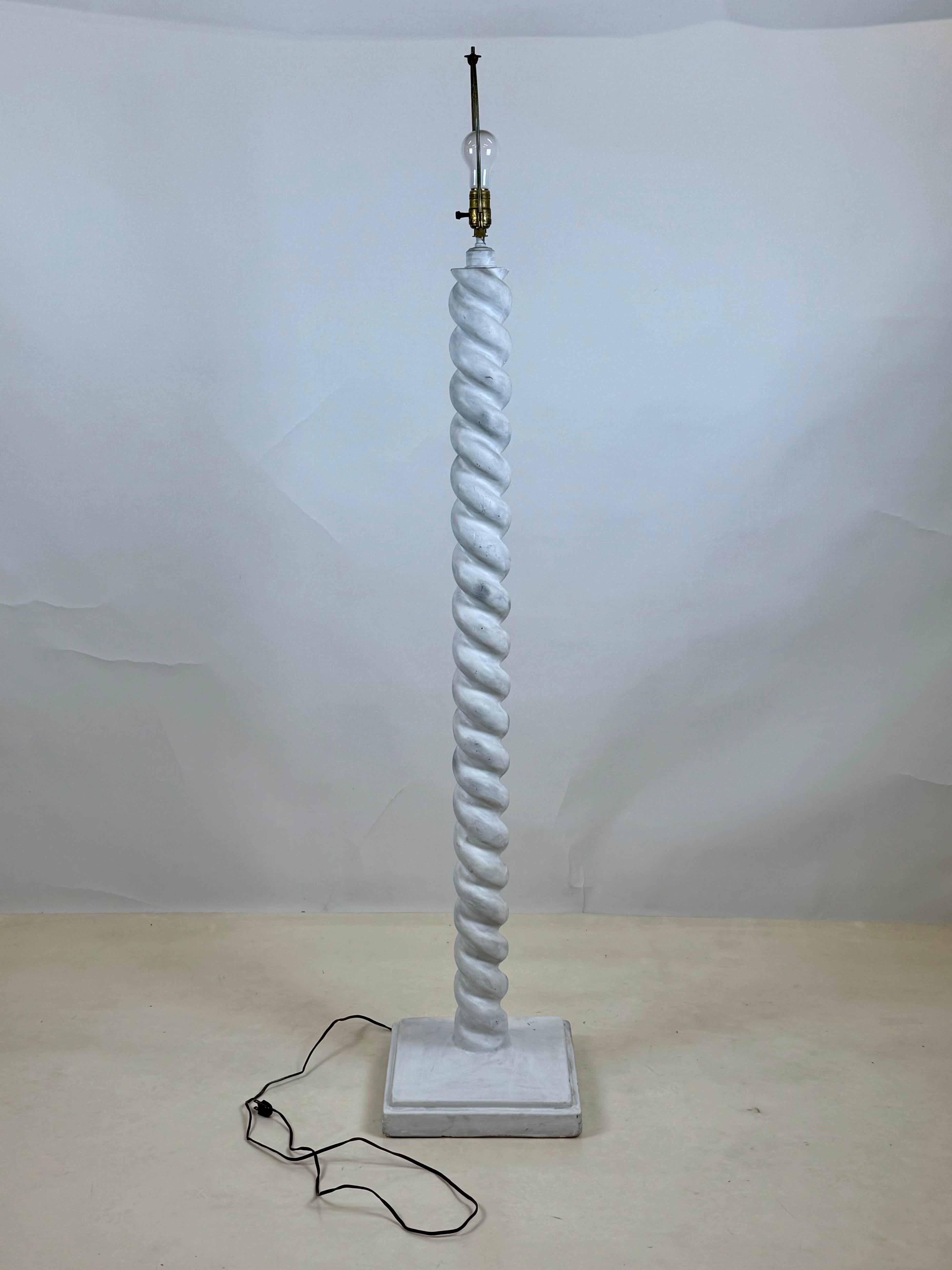 Lampadaire torsade dans le style de Jean-Michel Frank en vente 4