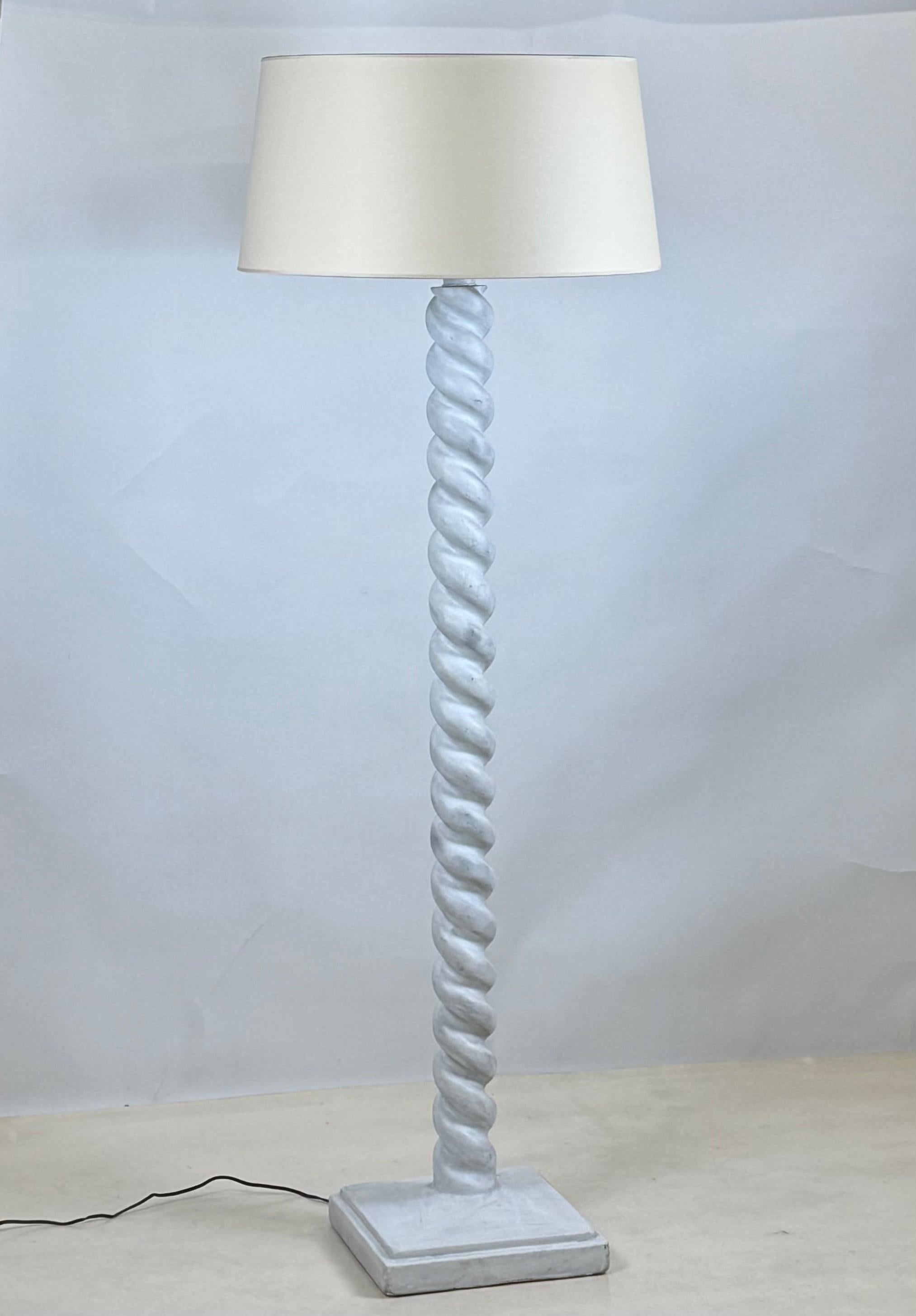 Art déco Lampadaire torsade dans le style de Jean-Michel Frank en vente