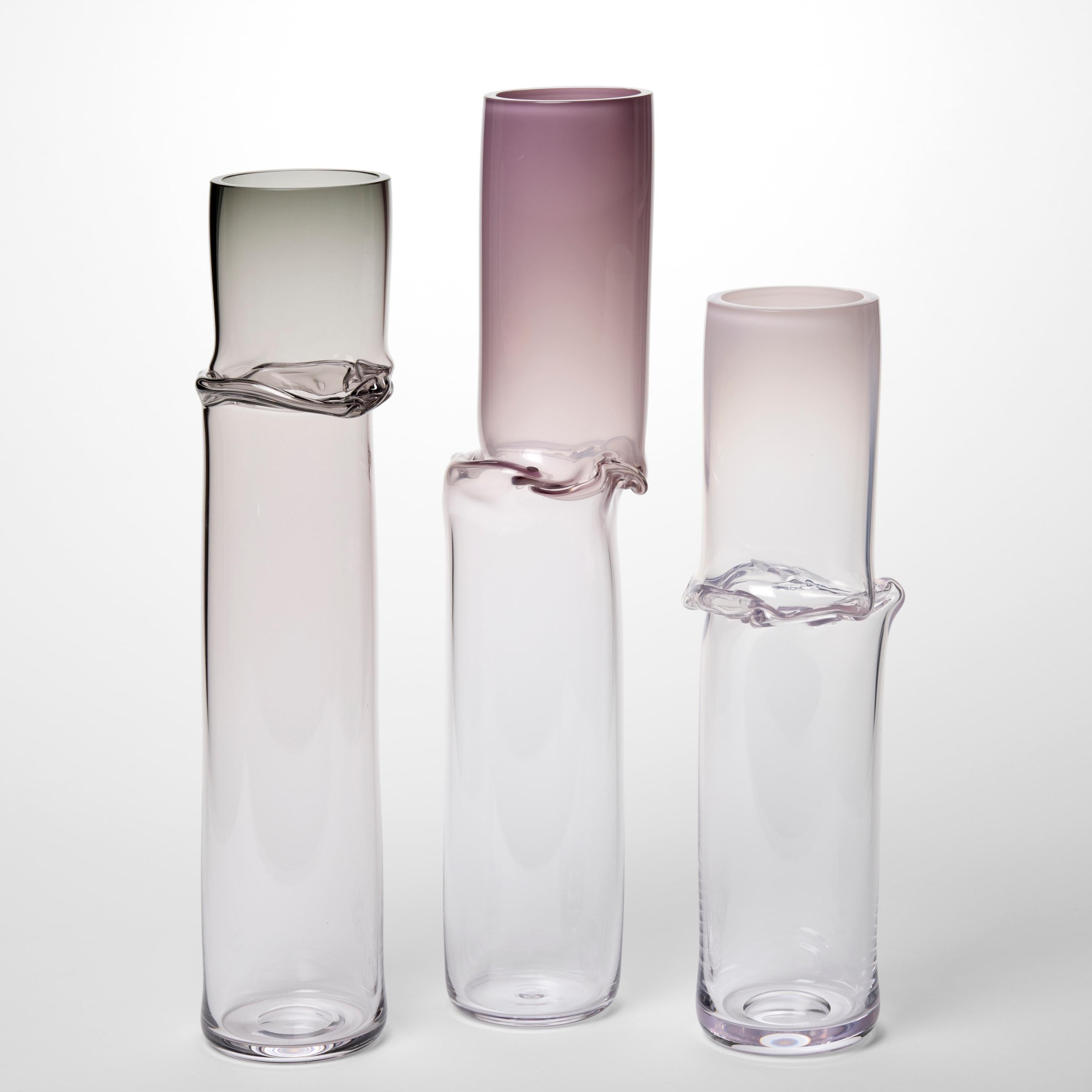 Britannico Torsion in Grey 25/01, un vaso scultoreo in vetro grigio e trasparente di Emma Baker in vendita